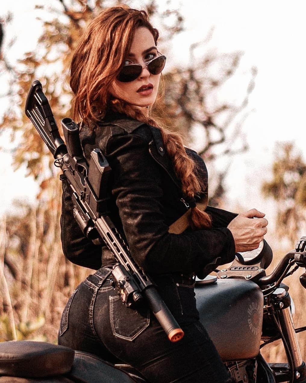 Anna Vargasさんのインスタグラム写真 - (Anna VargasInstagram)「Boa semana! 🖤 . 📸@_leonardoribeirooo . . #harleydavidson #harley #motorcycle #airsoft #airsoftgirl #milsim #terminator」4月13日 1時53分 - myst.shots