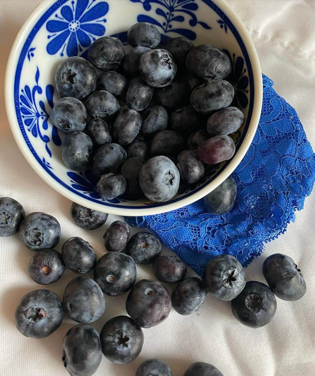 ステファニー・マリーさんのインスタグラム写真 - (ステファニー・マリーInstagram)「What’s your favorite #healthy snack?😋 🫐🤭-Consuming a small portion of berries daily can help in strengthening the metabolism. They can help in boosting immunity and can help reduce the risk of diabetes, heart diseases & more! -👀go eat your berries🤤 #naturescandy」4月13日 2時11分 - stephaniefitmarie