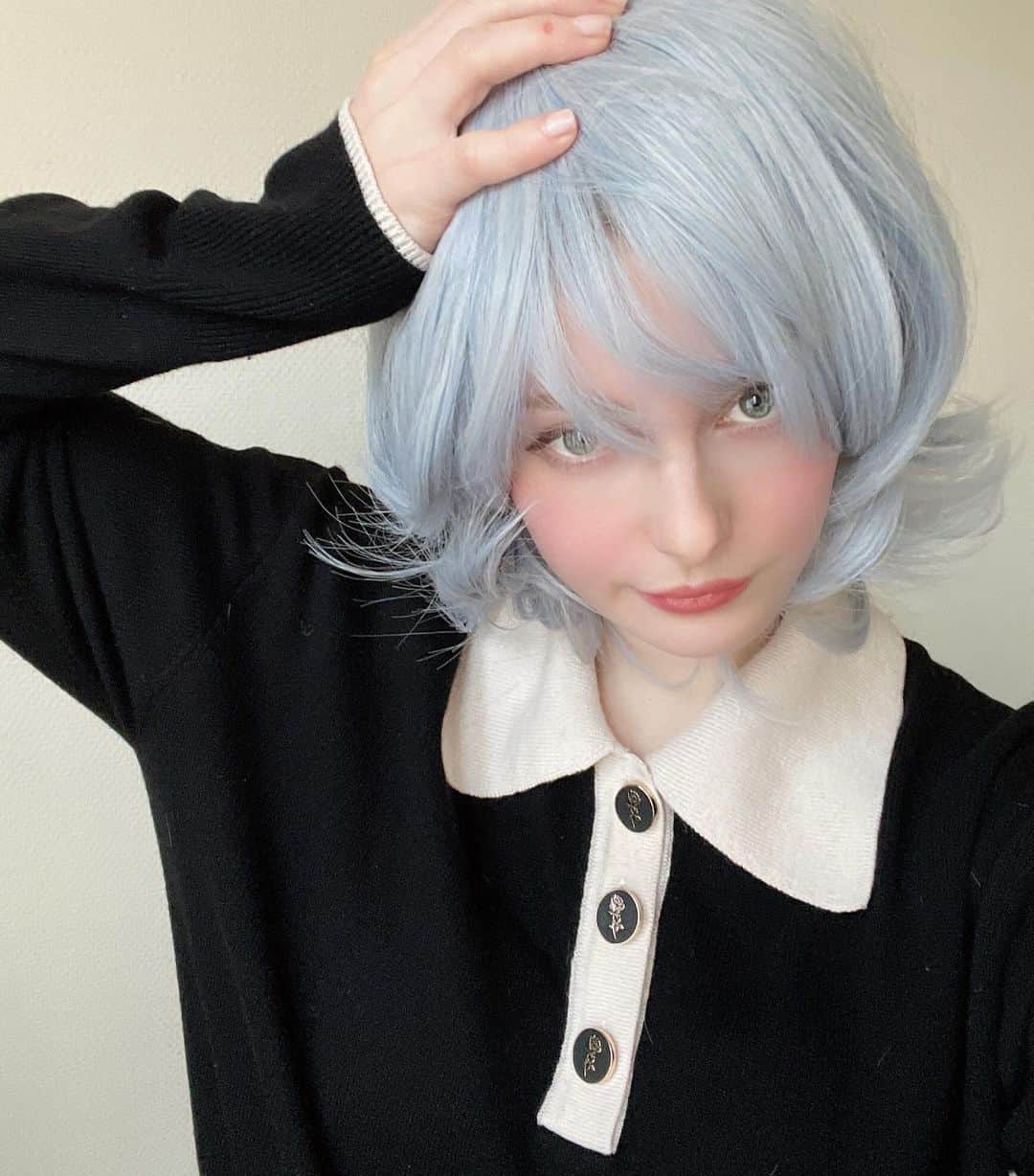 Ella Freyaのインスタグラム：「Blue  🥺」