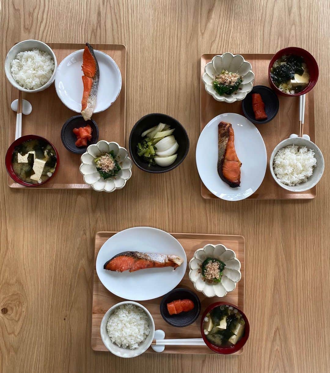 氷川きよしさんのインスタグラム写真 - (氷川きよしInstagram)「みんなで朝食。  みなさんはどんな朝食を食べましたか？  焼き魚用の焼き物のお皿探さないとー。色とサイズ感が微妙。w  今日も元気で！  by kii  #氷川きよし #hikawakiyoshi #kiiごはん #kiicooking #朝食 #kii #bykii #キヨラー」4月13日 12時55分 - hikawa_kiyoshi_official