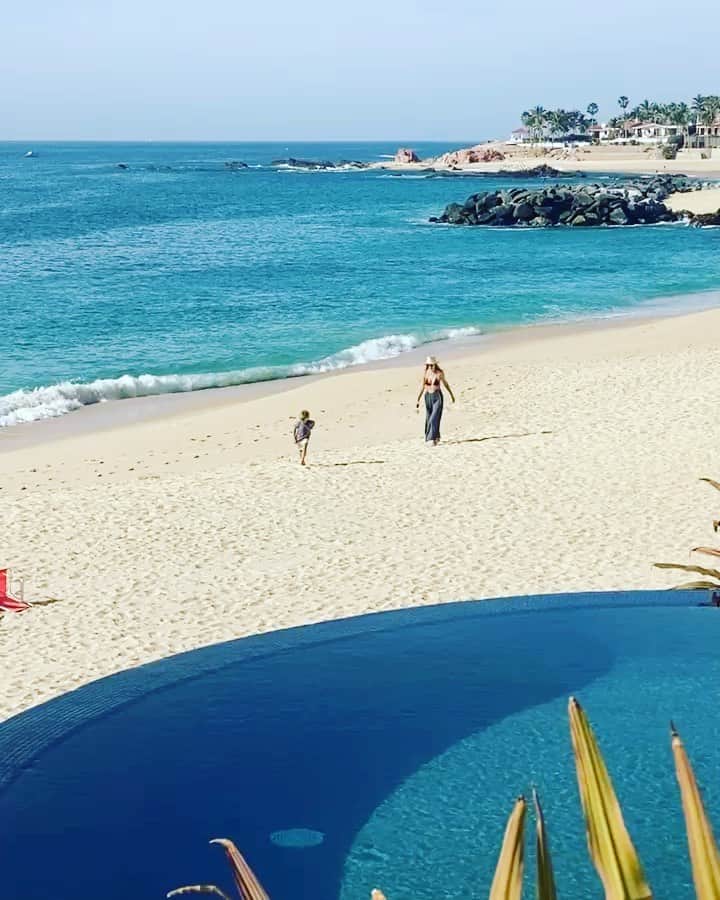 トリ・プラバーのインスタグラム：「Nobody is more fun to adventure with than this little dude. He has the greatest imagination I’ve ever witnessed and can turn a rock into a pirate ship in the blink of an eye.」