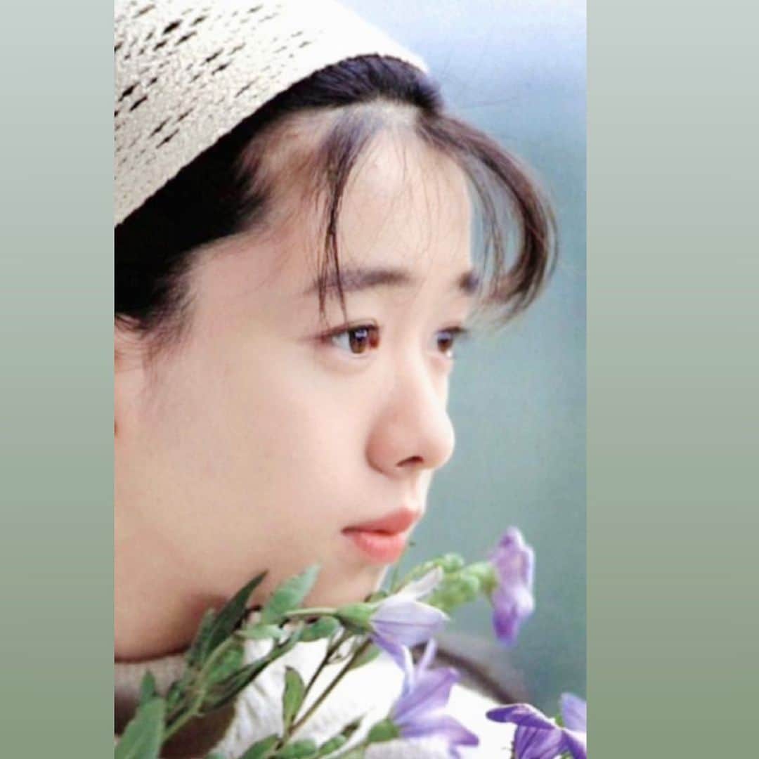 のインスタグラム：「何時ぞやの 桔梗の花が 少し恋しい  #90s」