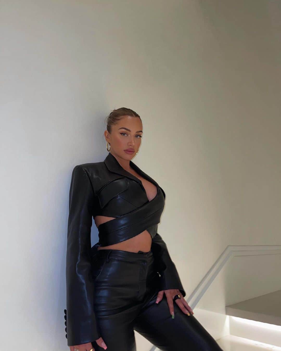 Anastasia Karanikolaouのインスタグラム：「back up on my bullshit」