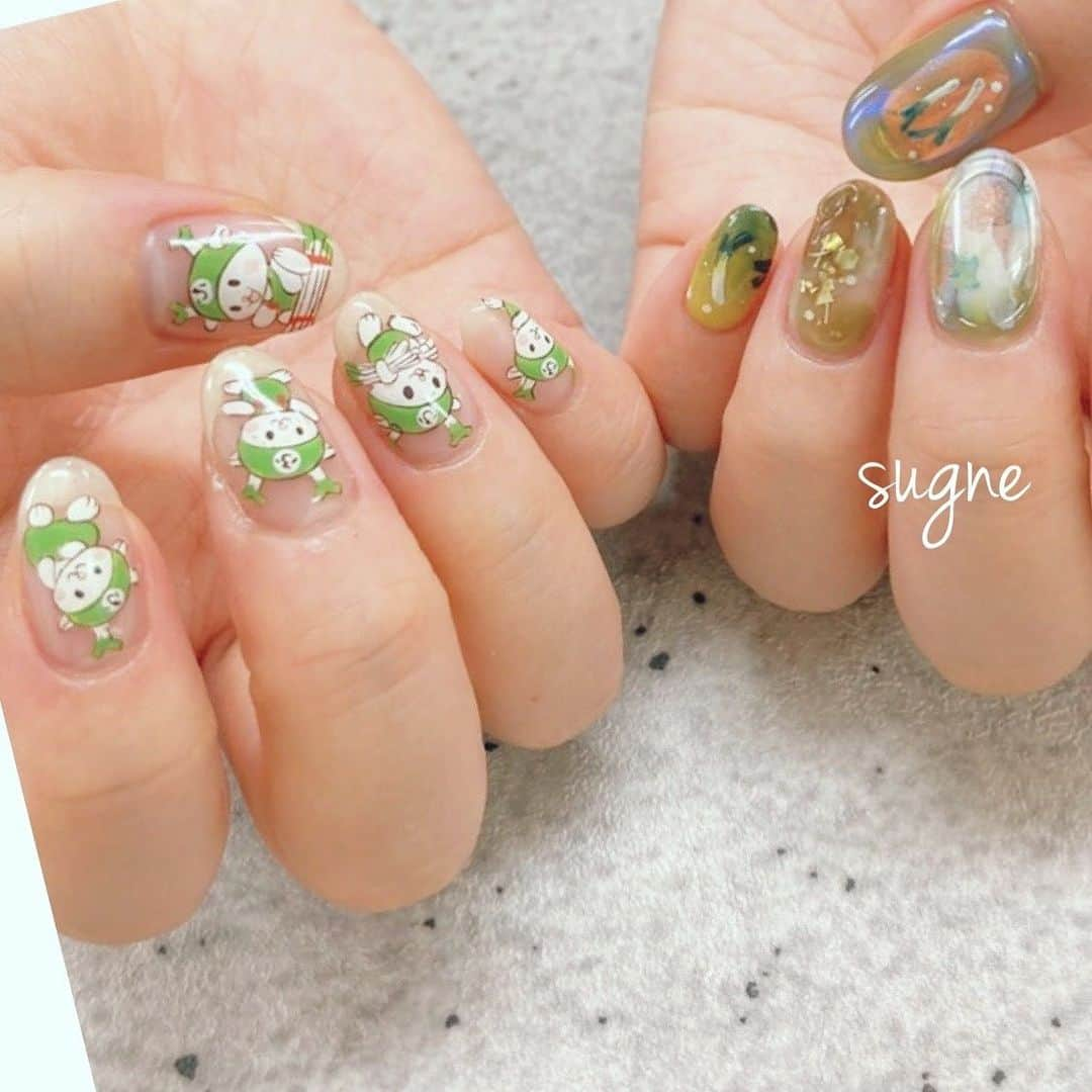 ネイル アイ サロン スグネさんのインスタグラム写真 - (ネイル アイ サロン スグネInstagram)「hand drawn art🎨  @sugnechihiro  @_mio__t  @___the_nail___  @ono_nail_   #手描きネイル #sugne #nail  #nailart #ネイル #ネイルデザイン #カジュアルネイル #ショートネイル #ネイル #ニュアンスネイル #ニュアンスアート #大人っぽいネイル #高田馬場ネイル #高田馬場 #네일 #네일스타그램」4月13日 9時23分 - naileyesalonsugne