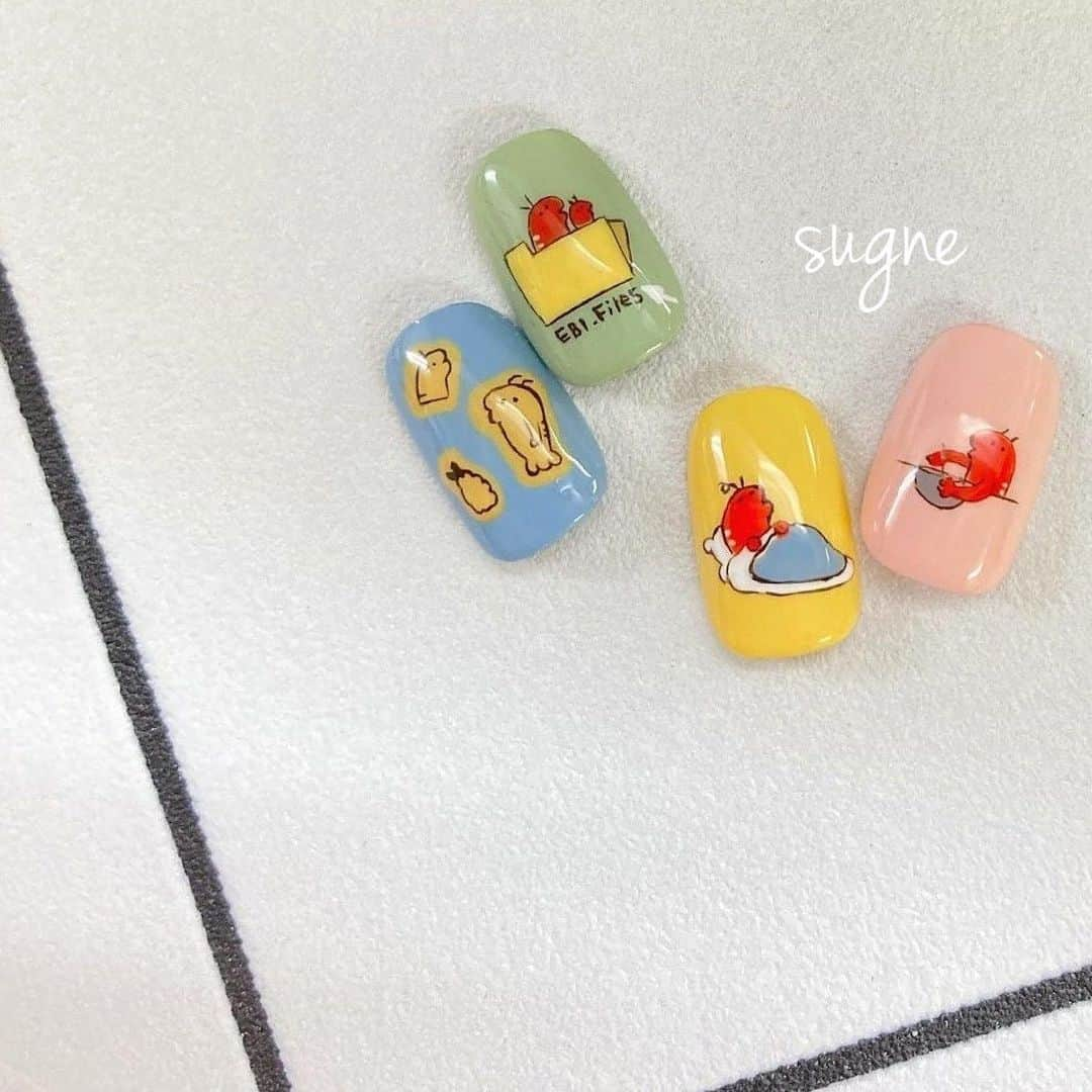 ネイル アイ サロン スグネさんのインスタグラム写真 - (ネイル アイ サロン スグネInstagram)「hand drawn art🎨  @sugnechihiro  @_mio__t  @___the_nail___  @ono_nail_   #手描きネイル #sugne #nail  #nailart #ネイル #ネイルデザイン #カジュアルネイル #ショートネイル #ネイル #ニュアンスネイル #ニュアンスアート #大人っぽいネイル #高田馬場ネイル #高田馬場 #네일 #네일스타그램」4月13日 9時23分 - naileyesalonsugne