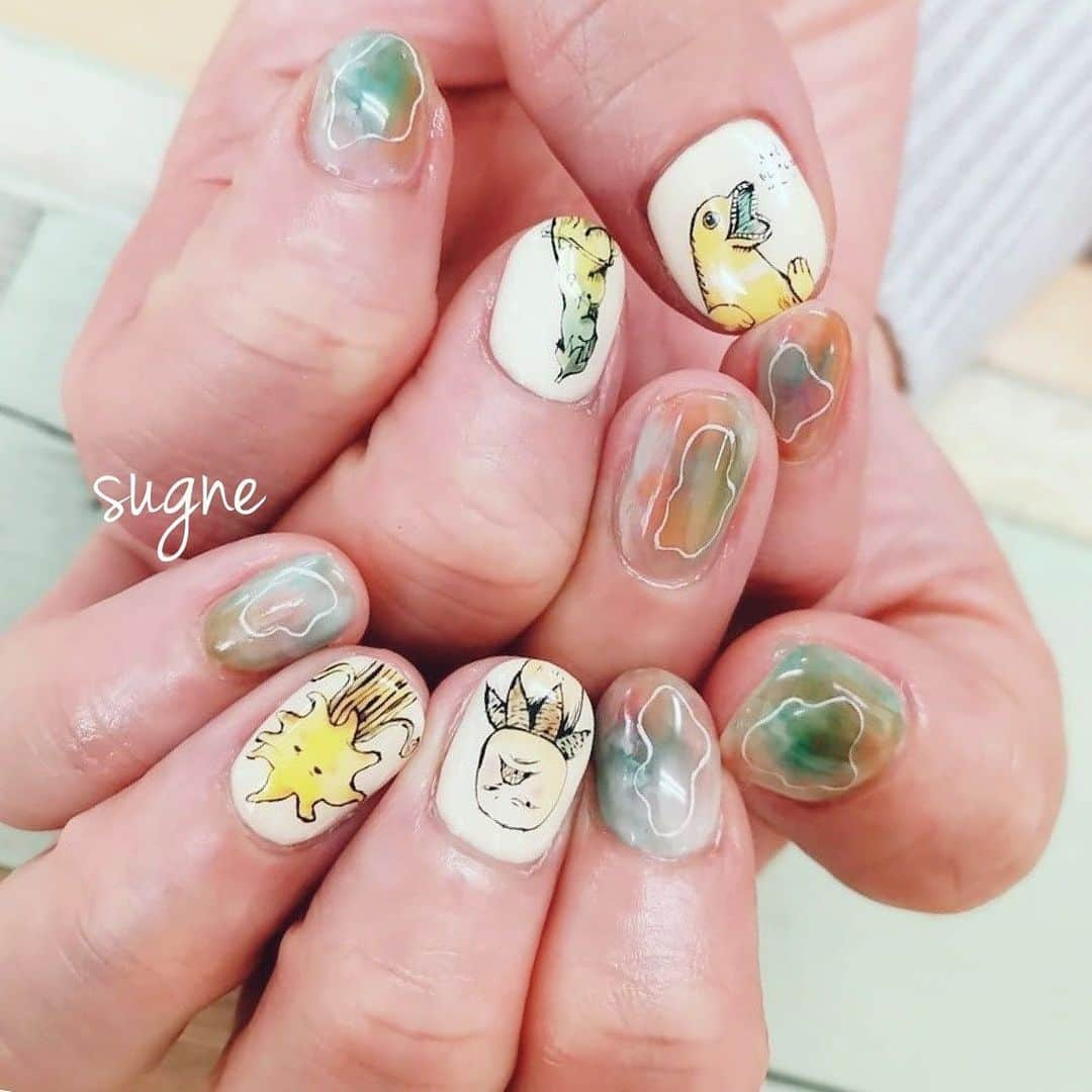 ネイル アイ サロン スグネさんのインスタグラム写真 - (ネイル アイ サロン スグネInstagram)「hand drawn art🎨  @sugnechihiro  @_mio__t  @___the_nail___  @ono_nail_   #手描きネイル #sugne #nail  #nailart #ネイル #ネイルデザイン #カジュアルネイル #ショートネイル #ネイル #ニュアンスネイル #ニュアンスアート #大人っぽいネイル #高田馬場ネイル #高田馬場 #네일 #네일스타그램」4月13日 9時23分 - naileyesalonsugne