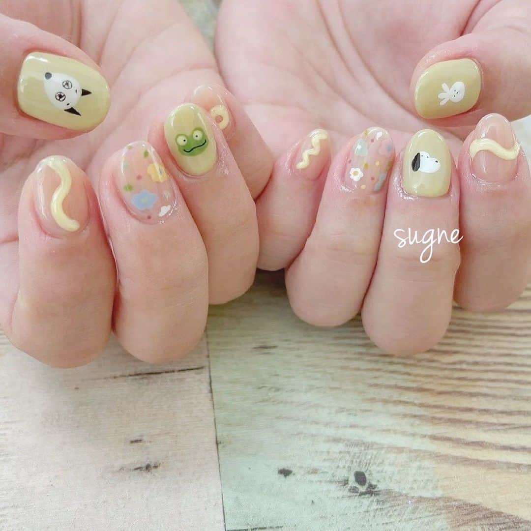 ネイル アイ サロン スグネさんのインスタグラム写真 - (ネイル アイ サロン スグネInstagram)「hand drawn art🎨  @sugnechihiro  @_mio__t  @___the_nail___  @ono_nail_   #手描きネイル #sugne #nail  #nailart #ネイル #ネイルデザイン #カジュアルネイル #ショートネイル #ネイル #ニュアンスネイル #ニュアンスアート #大人っぽいネイル #高田馬場ネイル #高田馬場 #네일 #네일스타그램」4月13日 9時23分 - naileyesalonsugne