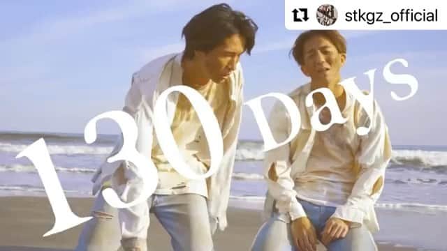 Kazuki Hamamotoのインスタグラム：「やっと発表できたー！！﻿ kazuki&NOPPOでお笑いにチャレンジします！﻿ お笑い×ダンスという新たなエンタメでみんなをとびっきりの笑顔にしようという作戦です🥴﻿ ﻿ 脚本はかもめんたるのう大さん！﻿ 監修は27時間テレビでもお世話になったフジテレビの竹内さん！﻿ ﻿ 喋ります！踊ります！笑わせます！幼馴染です！身長差役20cmです！7月です！渋谷です！﻿ ﻿ 簡潔にまとめるとこんな感じです！w﻿ ﻿ いつものs**t kingzの舞台よりかなりコンパクトな会場なので﻿ 距離が近い！緊張する！﻿ なのでチケット無くなる前に是非ゲットしてください^_^﻿ ﻿ ずっと好きだったお笑いが出来る！﻿ 夢が叶う！﻿ 快くやろう！と言ってくれたNOPPOありがとう！﻿ ﻿ みなさん是非見に来てください✨﻿ ﻿ ﻿ ﻿ ﻿ #Repost @stkgz_official with @make_repost﻿ ・・・﻿ kazuki & NOPPO﻿ コント✖️ダンス『お前、 だれ!?』﻿ ７月開催決定‼️﻿ ﻿ ===﻿ 岩崎う大(かもめんたる)脚本×竹内誠(フジテレビ)監修×世界的ダンサーで魅せる新世界。﻿ ===﻿ ﻿ 「生まれ変わったらお笑い芸人になりたい」と明言するほどのお笑い好きのkazuki。﻿ ﻿ そしてシッキンメン バーの中でも飛び抜けた天然キャラのNOPPO。﻿ ﻿ 幼馴染凸凹ダンサー！﻿ 幼馴染の彼らは、お互いを完璧に知り尽 くした間柄。﻿ ﻿ そんな 2 人が、ペアで単独公演に挑戦するのは、一緒に踊り始めて21年目で今回が初‼️﻿ ﻿ 体で表現するダンスと、言葉で魅せるコントを掛け合わせた全く新しい新感覚のエンターテイメントをお届け🕺🕺✨﻿ ===﻿ 舞台は、無人島。﻿ 漂流した記憶喪失の2人の、記憶を探るドタバタコメディー。﻿ ===﻿ ﻿ 脚本を手がけるのは『キングオブコント 2013』で優勝した、実力派コント師のかもめんたるの岩崎う大。﻿ ﻿ さらに、監修には数々のバラエティー番組を手がけてきた、竹内誠(フジテレビジョン)を迎え、ダンスとお笑いのスペシャリストが集った異色すぎるコラボは必見👍﻿ ﻿ チケット情報や詳細はHPをチェック🔍﻿ ﻿ #stkgz﻿ #シッキン﻿ #意味深 はこれでした﻿ #謎の投稿でヤキモキするやつ﻿ #ヤキモキの正体は﻿ #お前だれ？﻿ #笑いとダンス #お前だれ？﻿ #ヤキモキ #お前だれ？﻿ #幼笹馴染み凸凹ダンサー﻿ #お前だれ？」