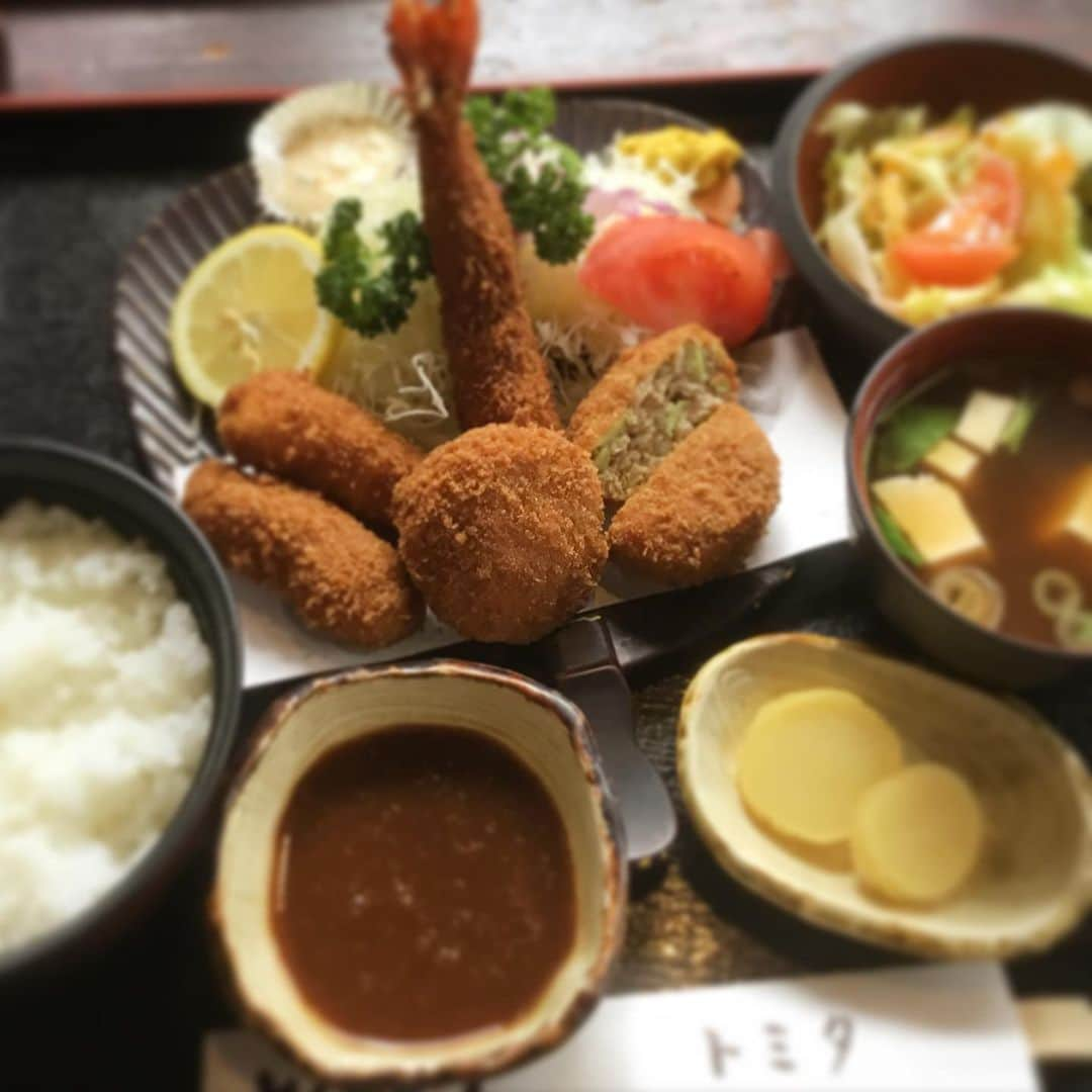 木村ひさしさんのインスタグラム写真 - (木村ひさしInstagram)「最高のおっさんの昼ごはん。 トミタ　天狗とんかつ(エビフライ、ヒレカツ、ヒレカツ、えだまメンチ) #最高のおっさんのロケハン飯」4月13日 12時11分 - kimura.hisashi