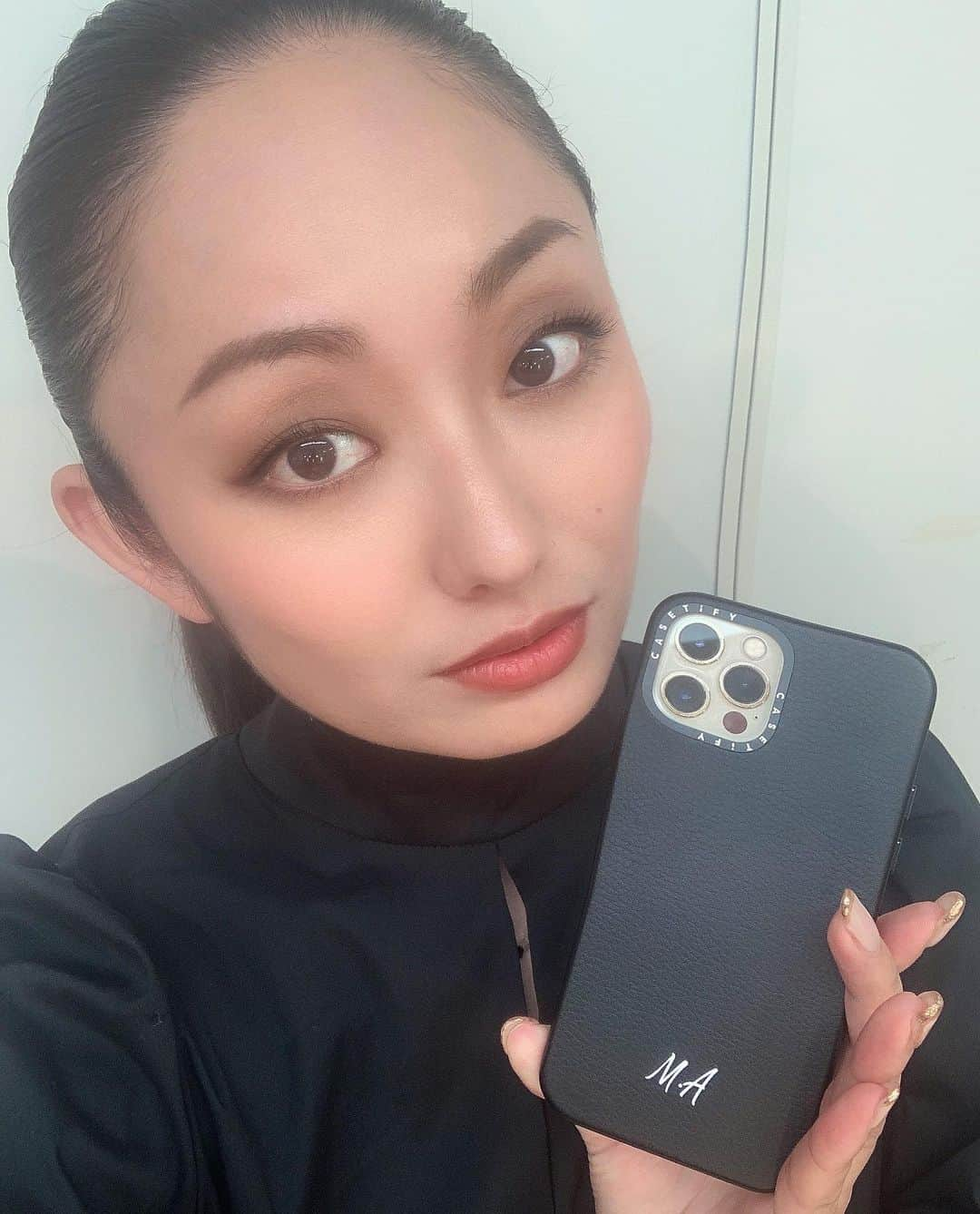 安藤美姫さんのインスタグラム写真 - (安藤美姫Instagram)「I got a new iphone and changed my iphone case as well🖤🖤🖤 @casetify @casetify_jp Thank you for support me to feel fashion is the best spice in our life😌😊🖤🖤🖤 🖤🖤🖤Love this new case🖤🖤🖤  いつも素敵なiPhoneケースを送ってくださる @casetify @casetify_jp 様😌😌😌 やっと新しくしたiPhoneに最高のケースを頂きました🖤🖤🖤 いつも自分らしいiPhoneケースが作れるので皆さんもぜひ毎日を楽しくオシャレな気持ちにさせてくれるカスタムケースを作ってみては!?🖤🖤🖤  #CASETiFY #StateYourCase #mikiando #安藤美姫」4月13日 22時00分 - miki_m_ando0403