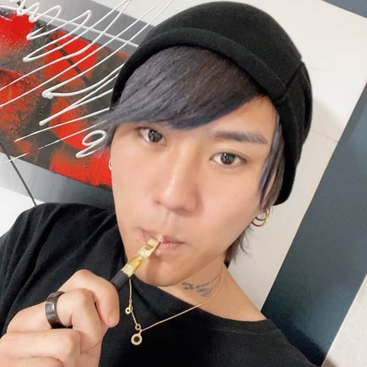 KOHEYのインスタグラム：「最近のお気に入り落ち着くなり✨ @cbd.apis  #cbdapis」