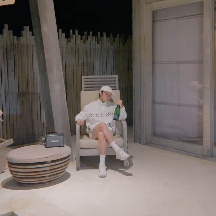のインスタグラム：「SƠN TÙNG M-TP | MUỘN RỒI MÀ SAO CÒN | AUDIO TEASING 🌻🌻🌻 Và xin chia sẻ với mọi người rằng ngày mai vào lúc 19:58 sẽ có một thông tin vô cùng quan trọng xuất hiện tại đây .... Hẹn gặp mọi người vào lúc đó nhé !!!! 🤗🤗🤗 Tin gì vậy taaaaaa ????? 🤫🤫🤫 Hãy cùng chờ xem ! ❤️❤️❤️」