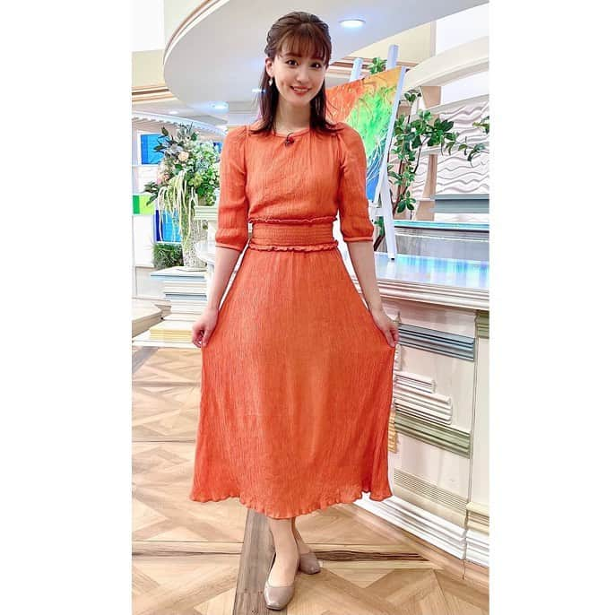 本田奈也花さんのインスタグラム写真 - (本田奈也花Instagram)「今日のコーデ👗 鮮やかなオレンジです🧡 #rkb#タダイマ#ootd#fashion#code#orange #ワンピース#diana#テレビ#アナウンサー#本田奈也花#アナウンサーコーデ」4月13日 22時12分 - nanaka_honda