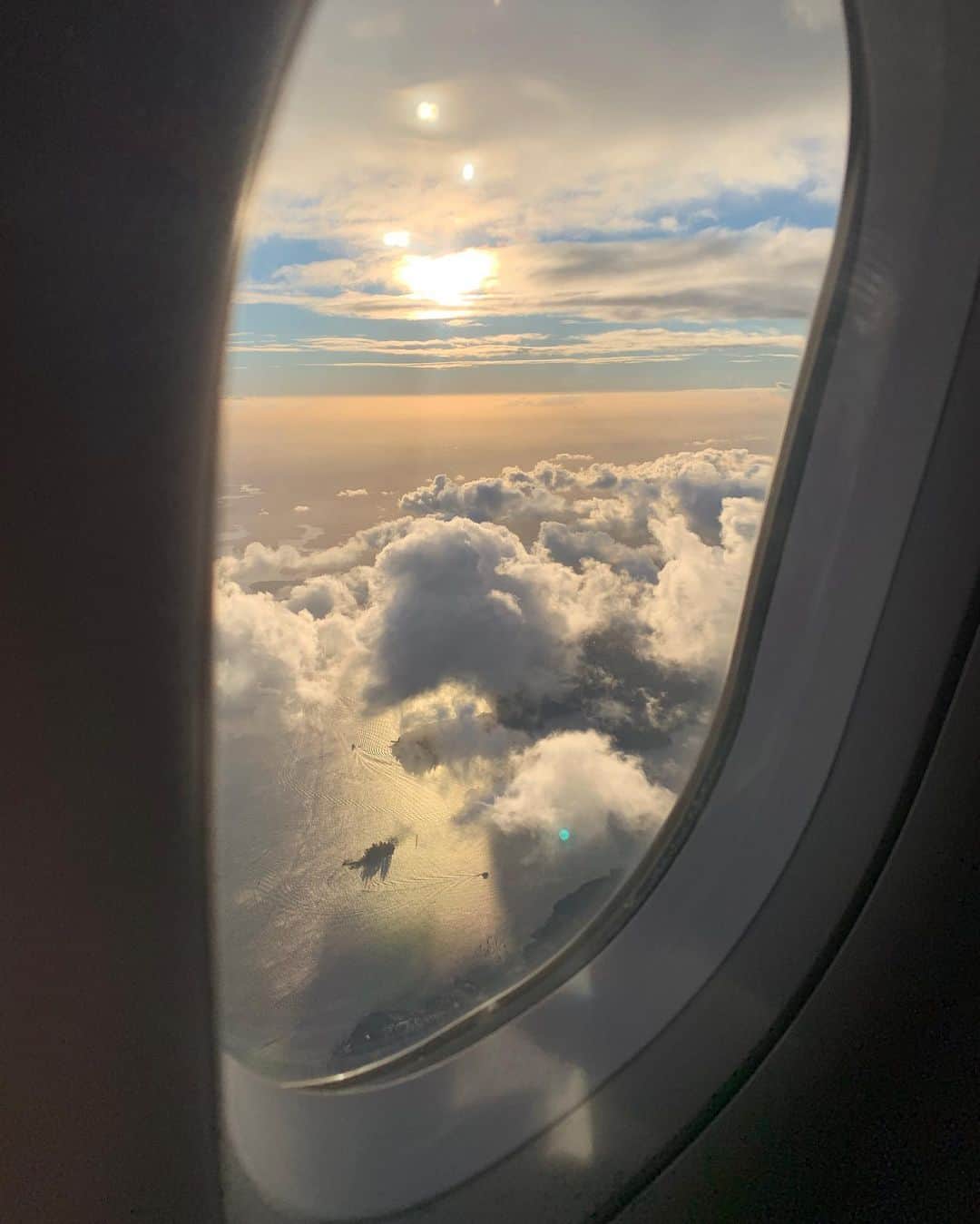 リリーマイマックのインスタグラム：「Idk about you all but my mental health needs some work 🥲 I need a long break to reflect & evolve... who else has been feeling off? 😔」