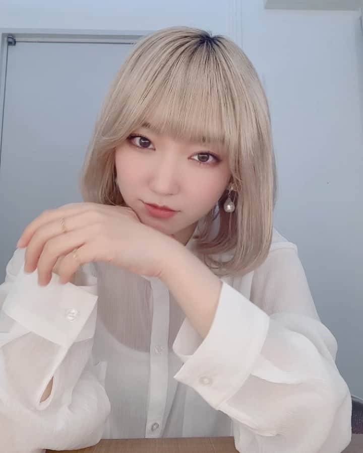 柊里杏のインスタグラム：「髪の毛が伸びてきました！ 写真しか載せてないから珍しく動画載せてみる〜 後で消すかもしれないけど、なんて事ないただの動画〜」