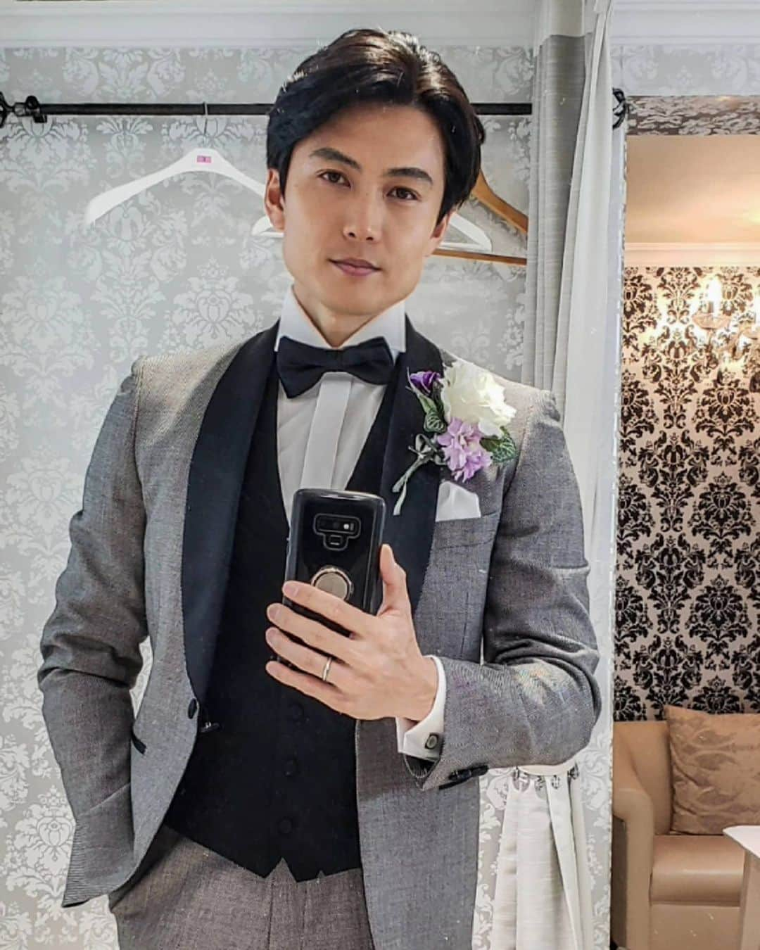 芳賀勇一さんのインスタグラム写真 - (芳賀勇一Instagram)「気が引き締まるね🤵 TV series🎬  #TV #drama #japan #actor #series #wedding #shoot #ドラマ #こんな #ご時世 #に #オファー #頂ける #幸せ #感謝」4月13日 23時04分 - yuichihaga226