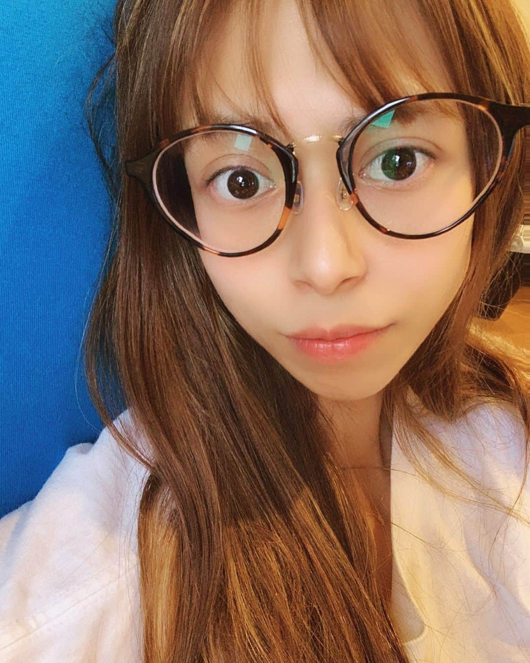 間宮梨花のインスタグラム：「@zoff_eyewear  度あり👓 テレビ見る時や料理する時に かけてたけど最近一日中かけてるきがする🥸 コンタクトにかえようかなぁ〜 #ゾフ #zoff」