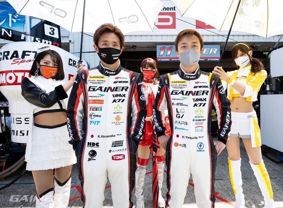 佐々木萌香さんのインスタグラム写真 - (佐々木萌香Instagram)「SUPER  GT Rd.1 OKAYAMA 10号車⇨10位 11号車⇨4位 GAINER二台どちらもポイントを獲得し、無事に開幕戦を終えました✨ 萌香が応援する11号車はポールスタートで、GT300クラスのグリッド先頭だったので凄く緊張しました!! ドライバーの皆さんの果敢な走りに感動し、本気で優勝を取りに行くレースに胸が熱くなりました。 ４月🌸の開幕なのに気温が高く暑い二日間となり、体力の消耗も激しかったのではないかと思います。 ドライバーさん、GAINERの皆様、チーム関係者の皆様、レースクイーンのみんな、サーキットにお越しくださったファンの皆様、お疲れ様でした。 次のSUPER GT Rd.2 Fuji 5/3〜5/4もGAINERの走りに是非また期待して応援してください✨  #SUPERGT #GT #GT300 #GAINER #supergt2021 #motorsport #nissan #GTR #nissangtr #0P #TonerS #racequeen #RQ #3P #dunlop #スーパーgt #ゲイナー #モータースポーツ #車 #レーシングカー  #日産 #ニッサン #平中克幸 選手 #安田裕信 選手 #レースクイーン #佐々木萌香 #instagood #instaphoto #photography #instalike」4月13日 15時29分 - moeka_sasaki