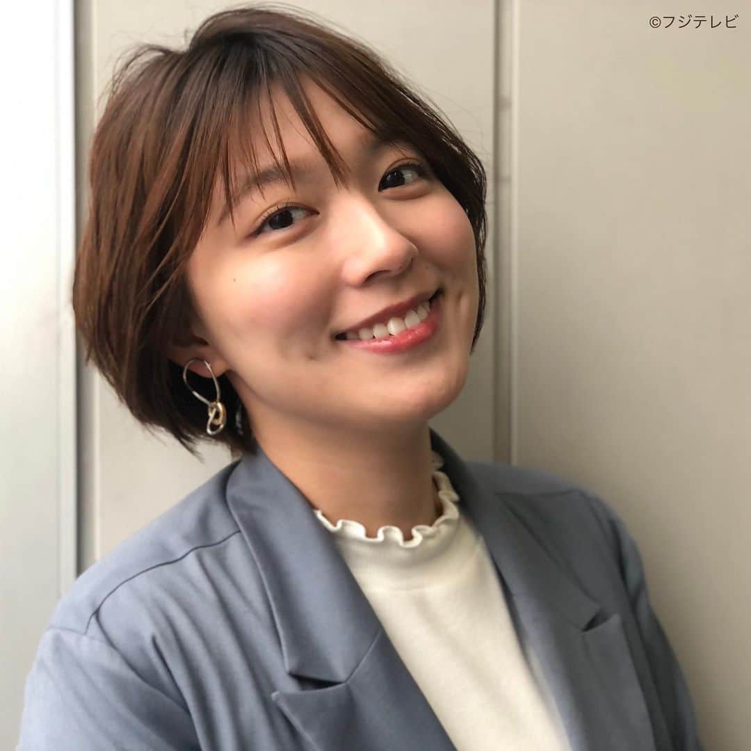 フジテレビ「めざましテレビ」さんのインスタグラム写真 - (フジテレビ「めざましテレビ」Instagram)「4月13日（火）  ファッション雑誌CanCamとコラボした お天気コーナー「きょう何着て行く？」 阿部華也子の毎日のコーデを紹介♪  【きょうのコーデ】 ジャケット→#mite<stylist saori tanabe×mite> ９８００円 プルオーバー→#earthmusicecology ９９９円 スカート→#earthmusicecology ２４９９円 靴→#ダイアナ １万７０５０円 ピアス→#MEW’SREFINEDCLOTHES ２３１０円  【コーデのポイント】 清涼感のあるブルージャケット🐳 フリルのようなデザインのカットソーをINすると 甘さが加わって爽やかフェミニンな雰囲気に🙆🏻‍♀️✨ 上品な花柄スカートも手伝って 洗練されたきれいめな装いに仕上がります💐！  #めざましテレビ #きょう何着て行く？ #阿部華也子 #今日のコーデ#コーデ#CanCam #今日のファッション#ootd #きょう何着て行く？は月〜金朝6時22分ごろ放送📺 #スタイリストたなべさおり」4月13日 17時31分 - mezamashi.tv