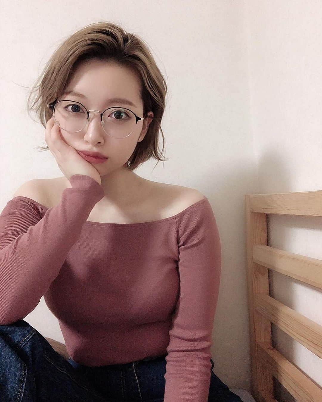 美女美容事情さんのインスタグラム写真 - (美女美容事情Instagram)「《メガネ美女💖👓🌟》 *⁠⠀⁠⠀⁠⠀⁠⠀ リポストを使って、素敵な写真📷✨を投稿されてる方を紹介させて頂く⠀⠀⠀⁠⠀⁠⠀⁠⠀⁠⠀ 【💄美女美容事情💅】のコーナーです✨⁠⠀⁠⠀⁠⠀⁠⠀ *⠀⠀⠀⠀⠀⠀⁠⠀⁠⠀⁠⠀⁠⠀ いいねやコメント、フォローして応援してね❤︎🥰🎶⁣⁠⠀⁠⠀⁠⠀⁠⠀ *⠀⠀⠀⠀⠀⠀⁠⠀⁠⠀⁠⠀⁠⠀ 今回ご紹介させて頂きますのは❤︎⁠⠀⁠⠀⁠⠀⁠⠀ ミスミさん< @misumi___lie >の素敵なお写真📸⁠⠀⁠⠀⁠⠀⁠⠀ *⁠⠀⁠⠀⁠⠀⁠⠀ 美しすぎる眼鏡女子ですね💕👓 ショートヘアもすごく似合ってます☺️✨ *⠀⁠⠀⁠⠀⁠⠀⁠⠀ ミスミさんのアカウントには他にも素晴らしい投稿が沢山ありますので是非覗いてみてくださいね💁‍♀️💙⁠⠀⁠⠀⁠⠀⁠⠀ *⠀⁠⠀⁠⠀⁠⠀⁠⠀ ミスミさん< @misumi___lie > ⁠⠀⁠⠀⁠⠀⁠⠀ 素敵な投稿ありがとうございました☺️📸✨⠀⠀⠀⁠⠀⁠⠀⁠⠀ △▼△▼△▼△▼△▼△▼△▼△▼△▼ ⁠⠀⁠⠀⁠⠀ ❤🧡💛「美女美容事情」💚💙💜⠀⠀⠀⠀⠀⠀⠀⠀⠀⠀⠀⠀⠀⠀⁠⠀⁠⠀⁠⠀⁠⠀⁠⠀ 👇掲載ご希望の方は👇⠀⠀⠀⠀⠀⠀⠀⠀⠀⠀⠀⠀⠀⠀⠀⁠⠀⁠⠀⁠⠀⁠⠀⁠⠀ @b_b_j.jタグ付けと🖤 # ビジョビ ⁠⠀ 🖤タグ付けお願いします✨⠀⠀⠀⠀⠀⠀⠀⠀⠀⠀⠀⠀⠀⠀⠀⁠⠀⁠⠀⁠⠀⁠⠀⁠⠀ △▼△▼△▼△▼△▼△▼△▼△▼△▼ ⁠⠀⁠ #眼鏡女子 #眼鏡美女 #眼鏡美人 #眼鏡コーデ #ショートヘア #ショート美女 #ショート美人 #zoff #zoffclassic #japanesegirls #wearingglasses」4月13日 17時37分 - b_b_j.j