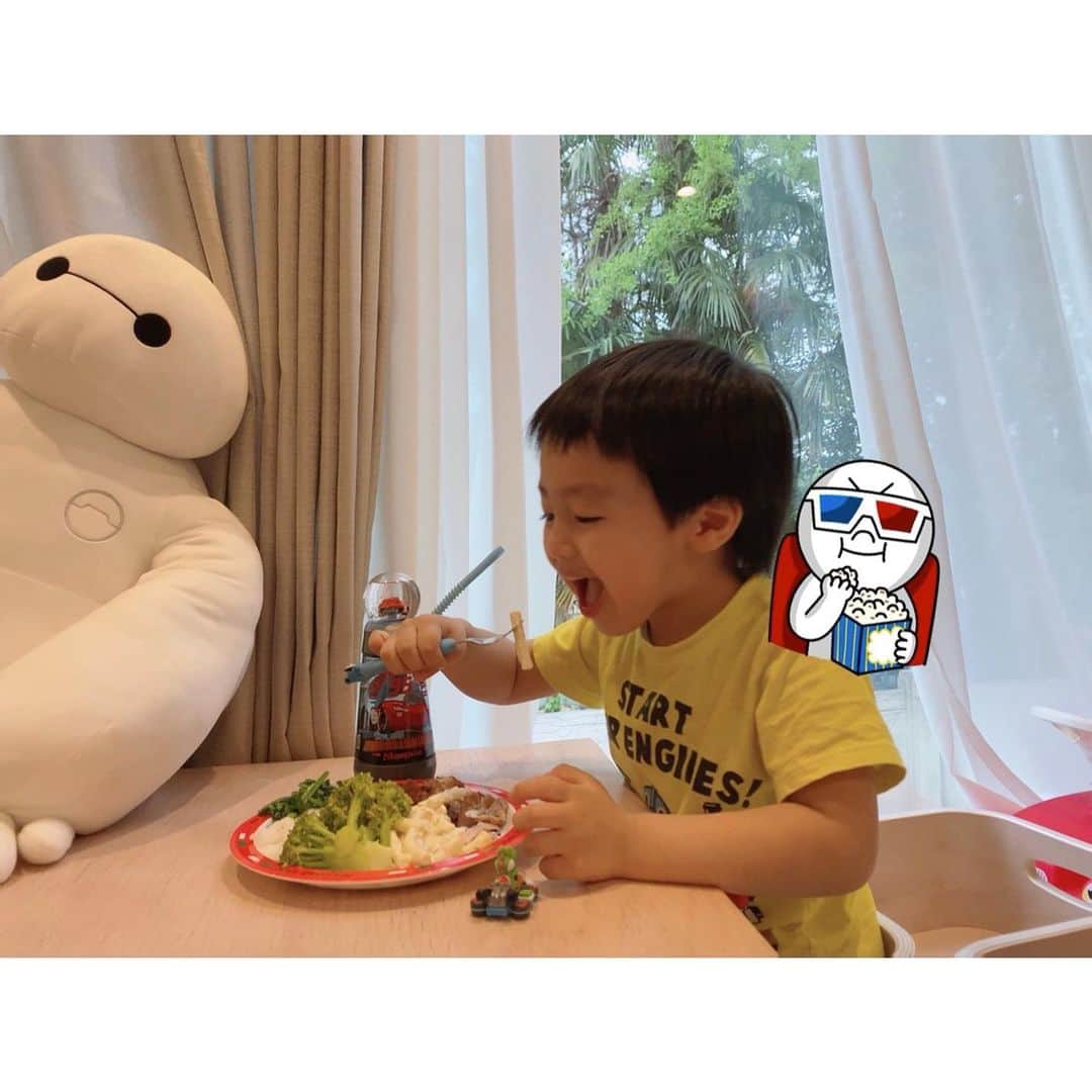 川崎希さんのインスタグラム写真 - (川崎希Instagram)「Yummy👦💓💓💓  #よく食べるおちびーぬ #アレクが野菜を食べるように工夫して作ってくれたよ」4月13日 18時00分 - kawasakinozomi
