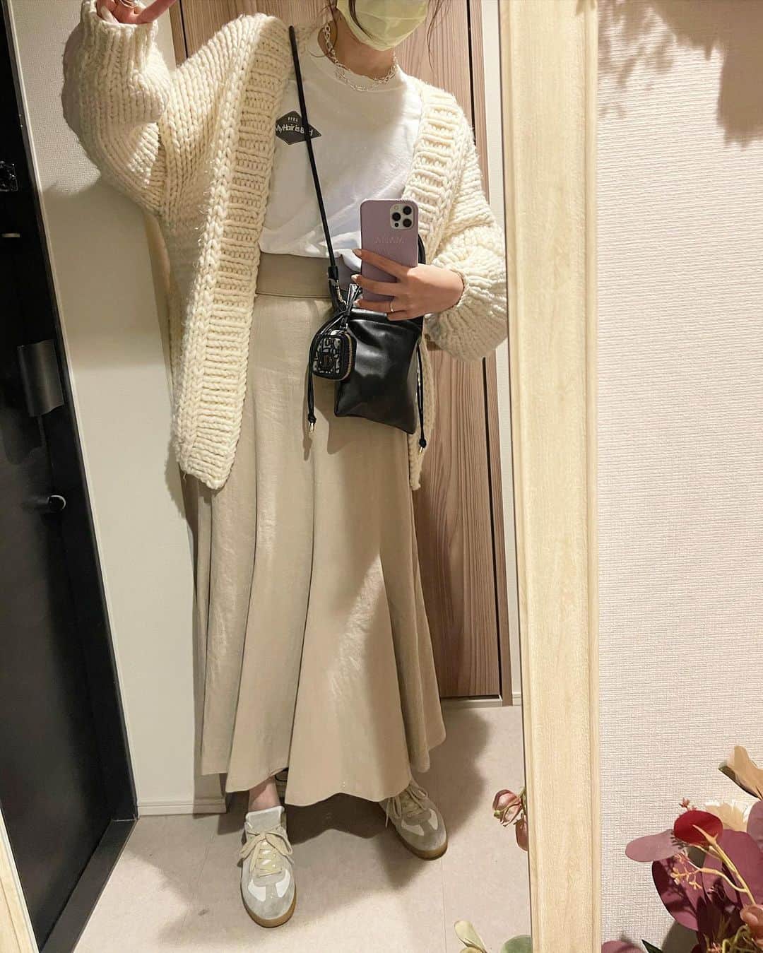 江野沢愛美さんのインスタグラム写真 - (江野沢愛美Instagram)「よくどこで洋服買ってますか？って聞かれるんですが、 @clane_official は丈感が長めで高身長にありがたいブランドなので 大好きだし、必ず新作をチェックしてるよく買うブランドの１つです♡ #ピースて #ライブtシャツ #clane #ootd」4月13日 18時17分 - enosawa_manami