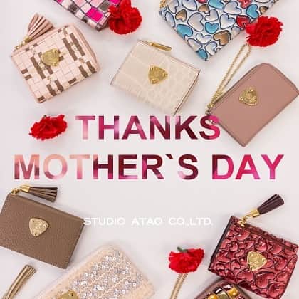 ATAO(アタオ)さんのインスタグラム写真 - (ATAO(アタオ)Instagram)「・﻿ ATAOで“母の日ギフト”を...💐﻿ ﻿ 5月9日は“母の日”﻿ 只今アタオ店頭にて、母の日ギフトを購入の方にカーネーション付きのギフトラッピングを行っております😊﻿ ﻿ 日頃なかなか伝えられない感謝を、アタオのアイテムと一緒に伝えてみませんか❤️﻿ ﻿ ﻿ ギフトラッピングをご希望の方は、店頭スタッフまで一言お声掛けくださいませ🎁﻿ ※カーネーションは、無くなり次第配布終了となります。予めご了承くださいませ。﻿ ﻿ ﻿ ■limoパイソン箔/ラベンダー　¥31,000(税込¥34,100-)﻿ ﻿ ﻿ 💡ATAOアタオランド 店よりお知らせ💡﻿ 明日4月14日(水)は、神戸国際会館SOLの休館日に伴いアタオランド店もお休みとなります。﻿ 大変ご迷惑をお掛け致しますが、ご来店の際にはお気を付けくださいませ。﻿ 翌日15日(木)は通常営業いたしております。﻿ ﻿ ﻿ @atao.kobe﻿ トップページのURLからもブログをご覧いただけます✨﻿ ﻿ ＝＝＝スタッフブログ＝＝＝﻿ 【スタジオアタオブログ 】﻿ で検索🔎﻿ ﻿ ＝＝＝オンラインSHOP＝＝＝﻿ 【アタオ公式オンラインシップ】﻿ で検索お願いします💡﻿ ﻿ #アタオ﻿ #アタオ財布﻿ #母の日﻿ #母の日ギフト﻿ #神戸ブランド﻿ #アタオ15周年﻿ #スタジオアタオ﻿」4月13日 18時15分 - atao.kobe