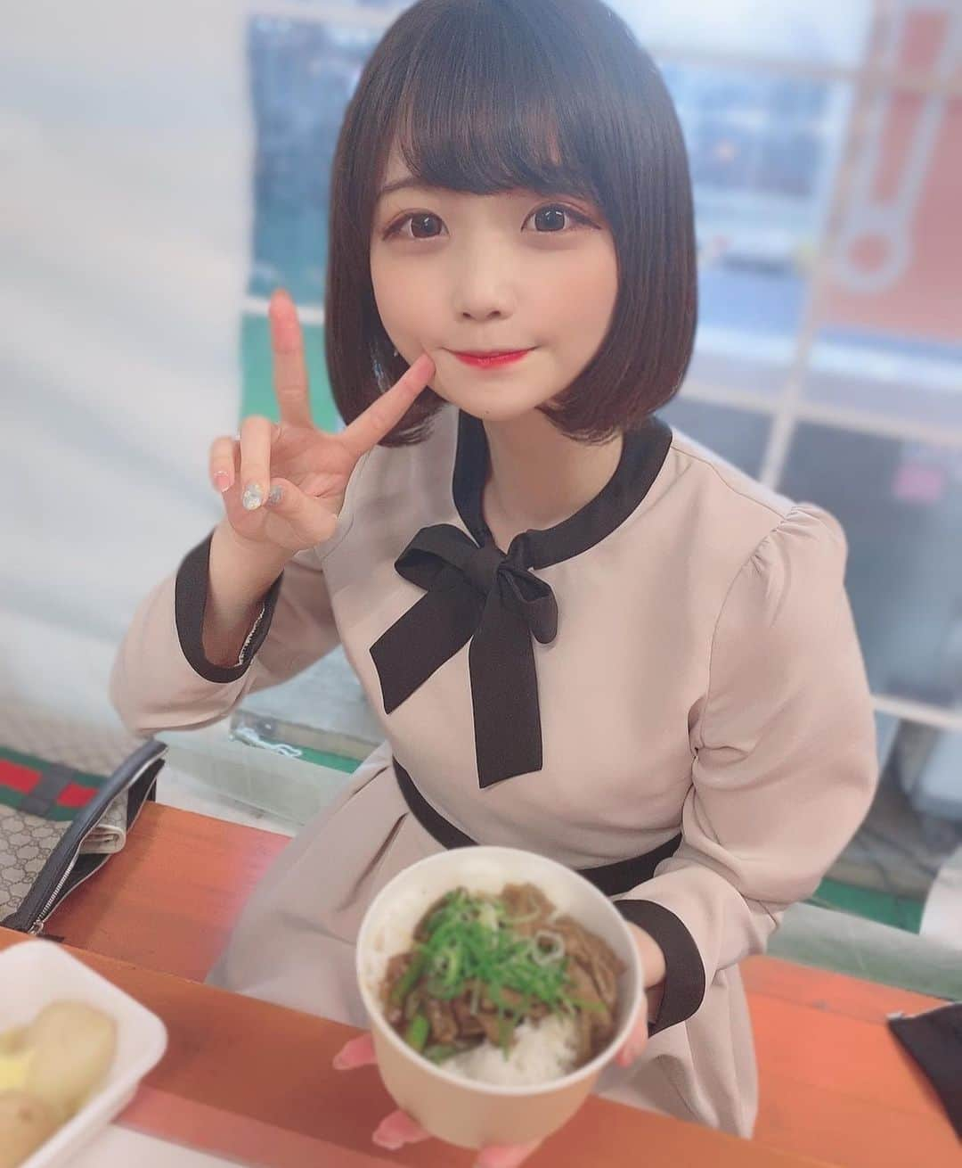 小山ひなさんのインスタグラム写真 - (小山ひなInstagram)「おなかすいた」4月13日 18時24分 - hina__kmyd