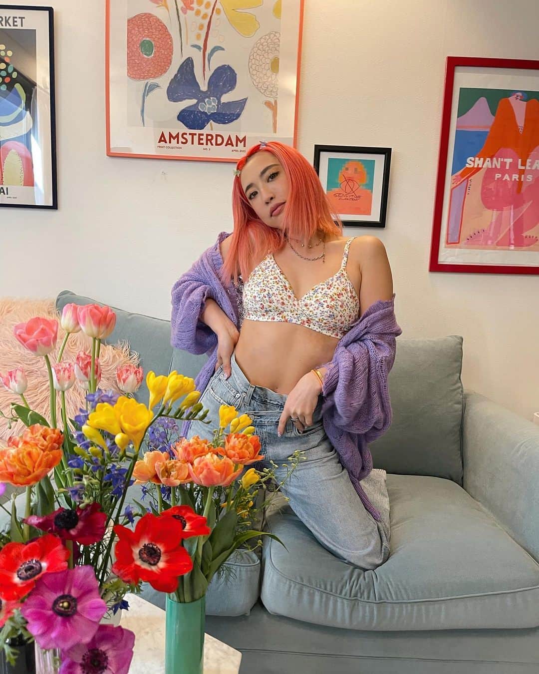 植野有砂のインスタグラム：「English Spring in Tokyo🌸🌷💞 @intimissimiofficial のイギリスへの旅を表現したコレクション💕春のイングリッシュガーデンを想起させるかわいらしい小花柄🥰💐ノンワイヤーのトライアングルブラは私服感覚でも使えそうな下着でノンストレスだしお気に入り✨ あ〜あたたかいヨーロッパに行きたい🥺☀️笑 #intimissimi #intimissimigirls #インティミッシミ#italianlingerie」