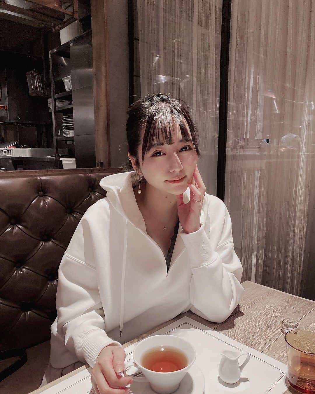 ヴァネッサ・パンさんのインスタグラム写真 - (ヴァネッサ・パンInstagram)「white x ポニーテール 難得輕鬆一點的打扮，可以嗎？🪴」4月13日 19時20分 - kazuminoomi
