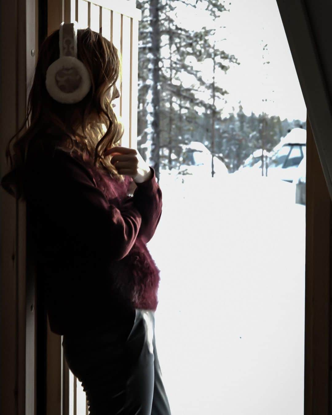 辰巳奈都子さんのインスタグラム写真 - (辰巳奈都子Instagram)「How amazing room‼︎😘  #saariselkä#fin#finland#scandinavia#northenlights#northernlightsvillage#trip#travel #glass#igloo#glassigloo#room#aurora#cabin  誰か帽子にタグがついたままだよって教えてあげて💫🙏🏻🧤🧣」4月13日 19時24分 - tatsumi_natsuko