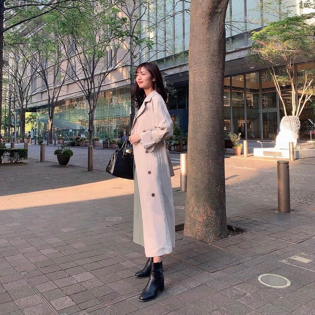 杉浦みずきのインスタグラム：「. 仕事できます風 in 丸の内 ・ ・ #私服　#春服 #トレンチコート　#丸の内」