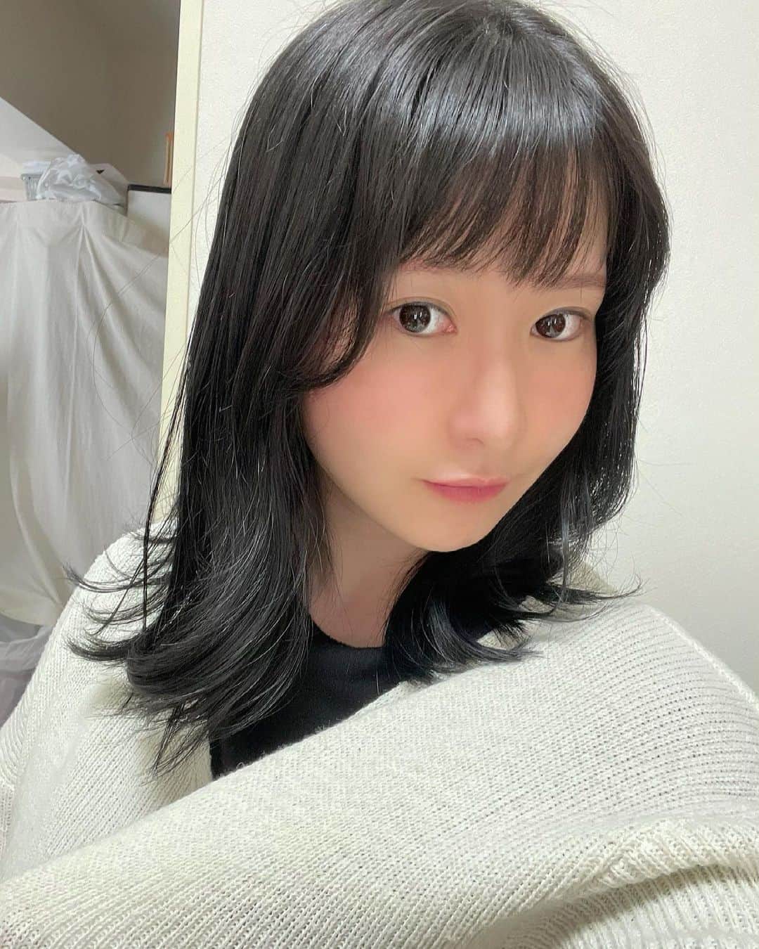 雨宮留菜さんのインスタグラム写真 - (雨宮留菜Instagram)「🌬  髪の毛、黒くした」4月13日 19時58分 - amemiyaluna