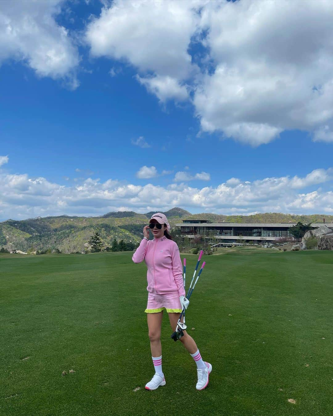 アン・シネさんのインスタグラム写真 - (アン・シネInstagram)「Pink lover  #adidasgolf」4月13日 21時11分 - shinaeahn