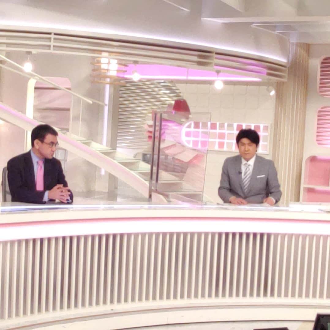 河野太郎のインスタグラム：「“news every” on Channel 4.」