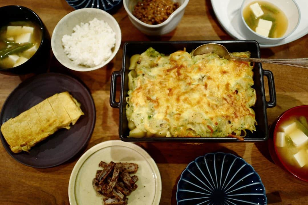 安田美沙子さんのインスタグラム写真 - (安田美沙子Instagram)「夕飯✨ ＊シーフードとブロッコリー、オーツミルクのグラタン🥛 ＊だし巻き卵 ＊蓮根のオリーブペースト炒め ＊いんげんのお味噌汁 . . . オーツミルク美味しいな🤍 色々アレンジ☺️✨ だし巻き卵も綺麗にできた❤️買い出しに行く気力がなくてありもので。 ストックがなくなったら買い出しに行こう✨電動自電車がやって来たから🤍 . . . #みさこクッキング　#グラタン　#オーツミルク　#ママ　#晩ごはん　#手抜きが続きすぎて反省　#気合い入れてこ　#鳴子漆器　#二階堂さん　#ぎやまん　#喜頓」4月13日 23時45分 - yasuda_misako