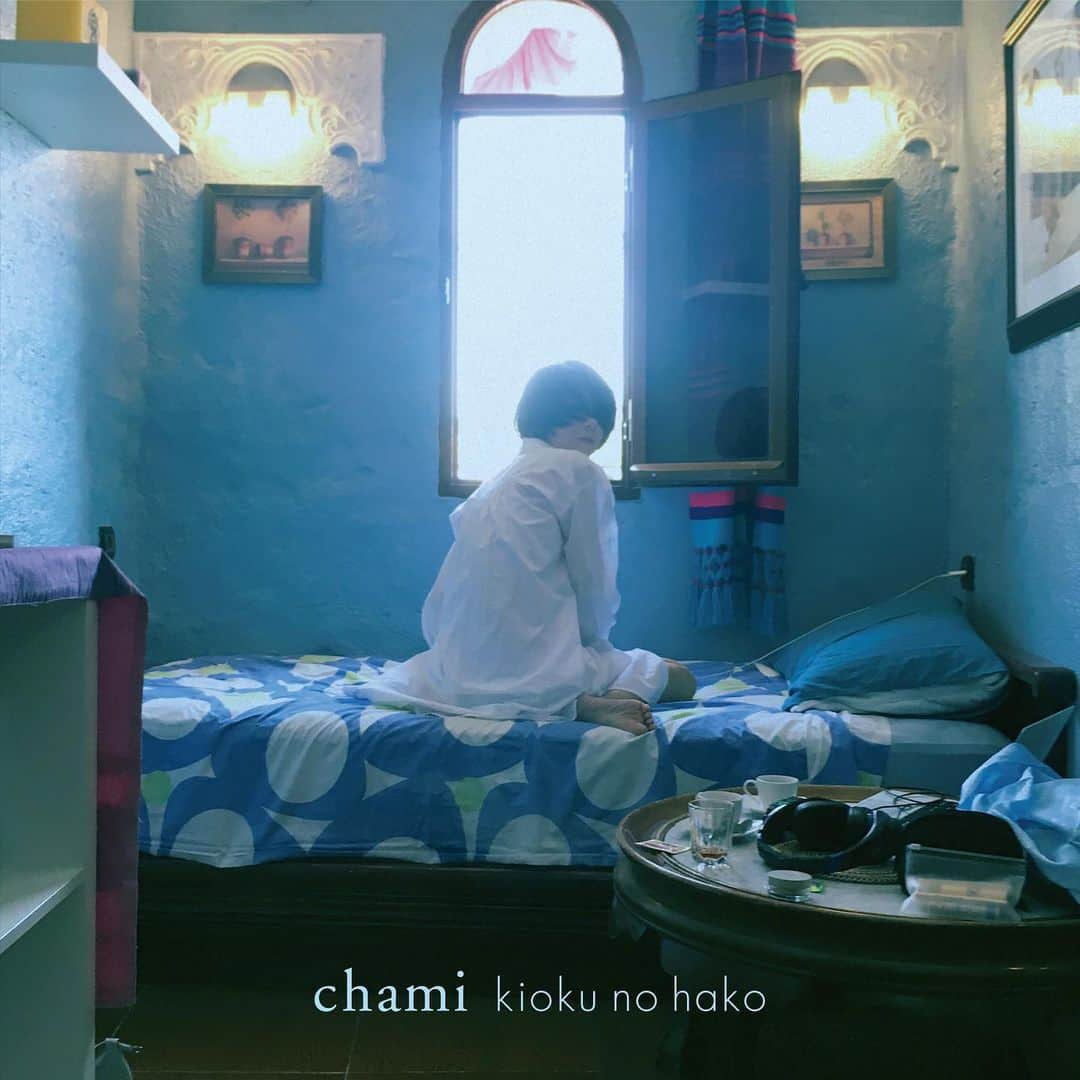 木村仁美のインスタグラム：「【配信開始】 chami 1st EP 「kioku no hako」 リリースとなりました❁  あなたの記憶と私の記憶が 重なるその世界… どうぞお楽しみください。  哀しみ喜びも、 柔らかな光となりますように  🕊プロフィールのリンクから配信サイトへ飛べます  たくさん聴いてね🌬  #chami #kiokunohako」