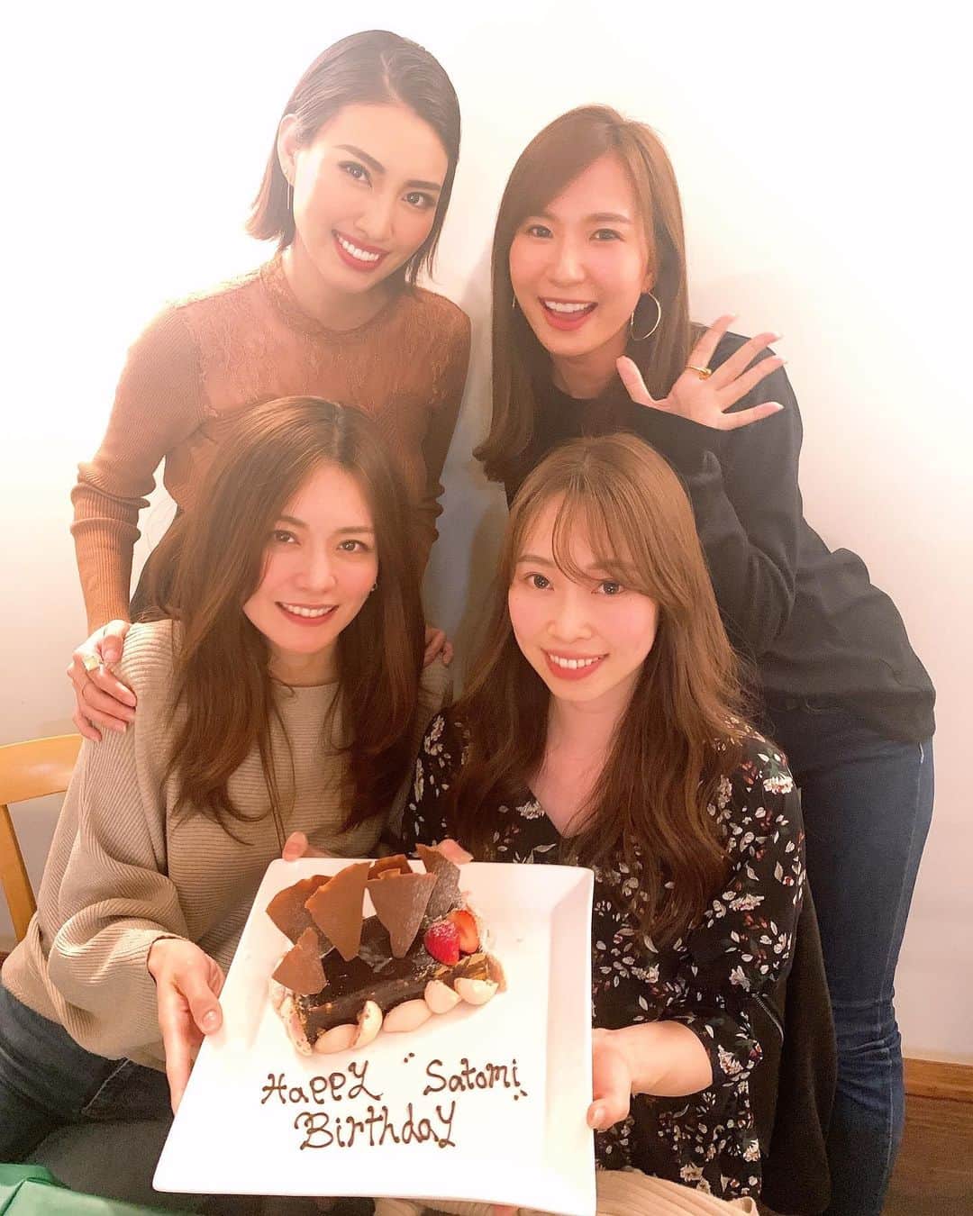 藤本真由さんのインスタグラム写真 - (藤本真由Instagram)「4月14日🌸 @mochizuki_04   #happybirthday  #bestfriends  #love  #family」4月14日 0時39分 - mayusuke25
