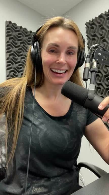 ターニャ・テイトのインスタグラム：「Come listen 🎧」