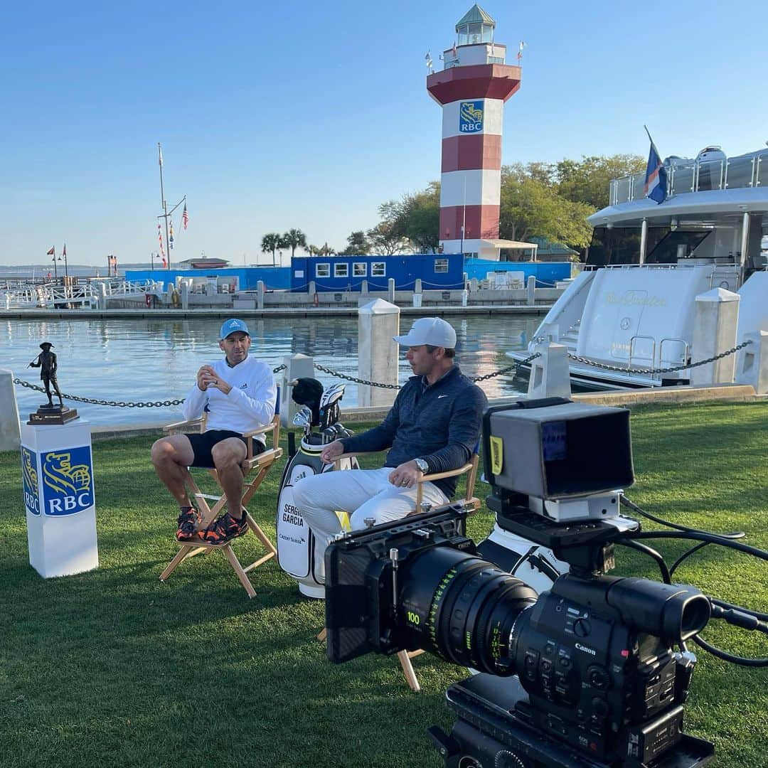 ポール・ケーシーさんのインスタグラム写真 - (ポール・ケーシーInstagram)「Fun morning hanging with @thesergiogarcia and @rbc discussing golf and life. Thanks to RBC for your continued commitment in golf at every level. Plus the charitable impact you’ve made in the communities you visit in Canada and the US. Here’s to another great week.  . @rbcheritage #RBC #rbcheritage #hiltonhead #harbortown #TeamRBC #pgatour」4月14日 5時46分 - paul_caseygolf