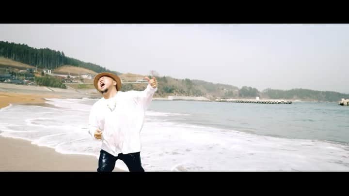 HIPPYのインスタグラム：「おはよう！今日も生きようよ！  4/15（木）AM6:00 ［意気揚々 / HIPPY］MUSIC VIDEO YouTubeプレミア配信  朝早いですがご一緒してくれると嬉しいです  ————————————  2021年4月15日（木） 各配信サイトよりデジタルリリース https://linkco.re/CVsDFPcr　  それと同時に  HIPPY初の応援サイト ［HIPPY YELL CLUB『BOO FAN』］設立 入会特典としまして4/28のHIPPYバラードワンマンの映像を限定で数曲お届けします」