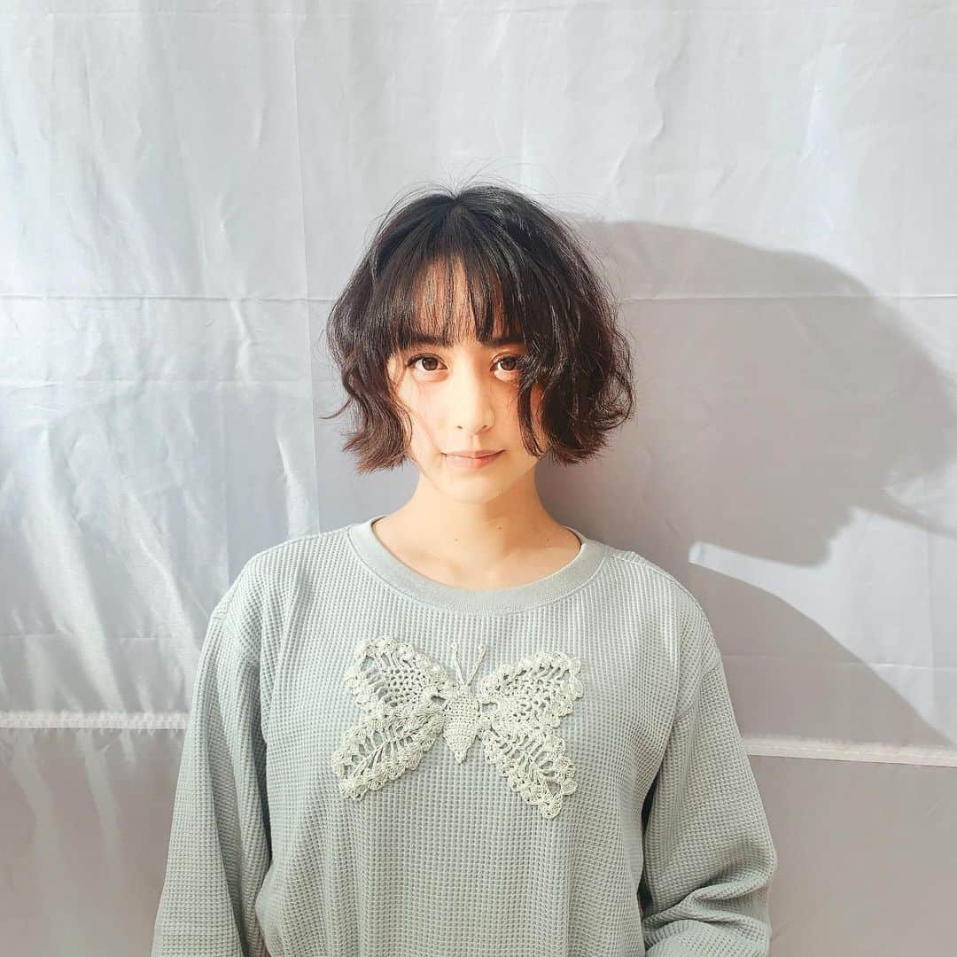 山本美月さんのインスタグラム写真 - (山本美月Instagram)「蝶々を編んで、 縫いつけた。   #レース編みづき   Photo  @omisakii  HM  @mifune2014」4月14日 16時22分 - mizuki_yamamoto_official