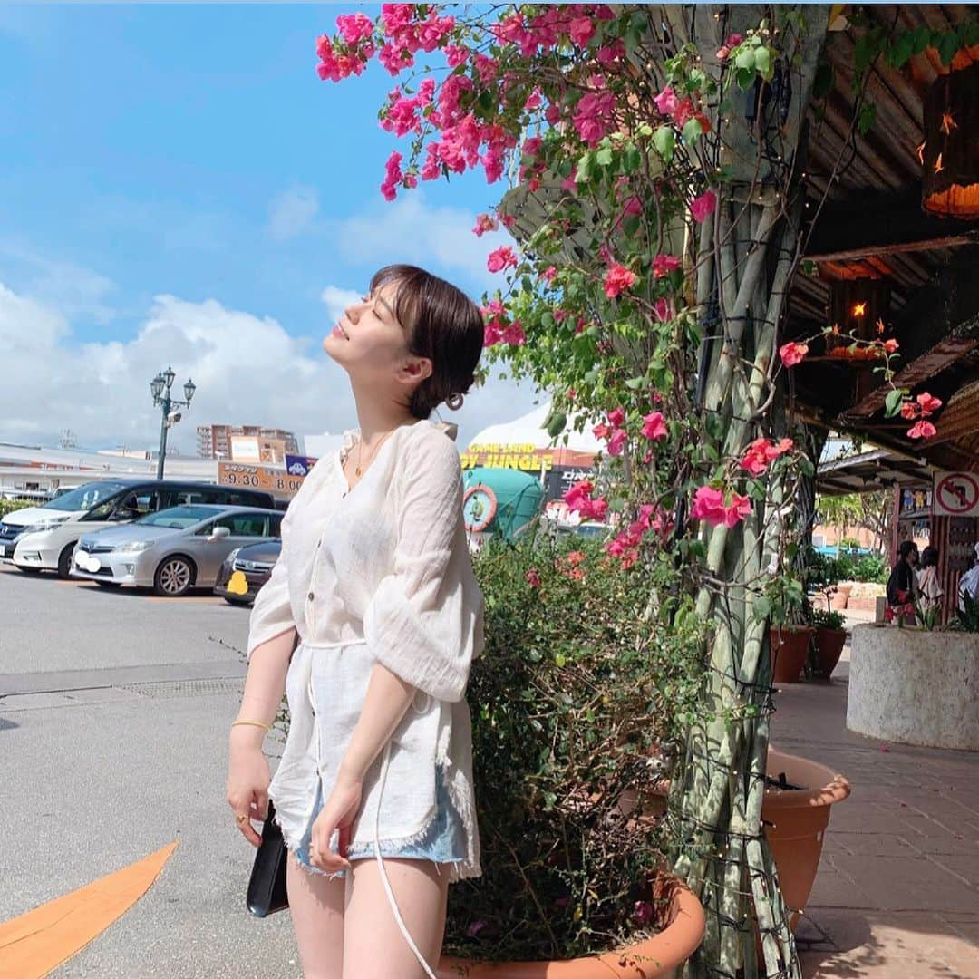 井口綾子さんのインスタグラム写真 - (井口綾子Instagram)「サラッと着れるのにウエストのところがきゅっとなるのが可愛い〜🐒❤️  下に水着着てるけどあんまり透けないのもいい🤍  #tothesea  #totheseahawaii  #Tripup #Resortnista #pr」4月14日 16時39分 - ayako_inokuchi