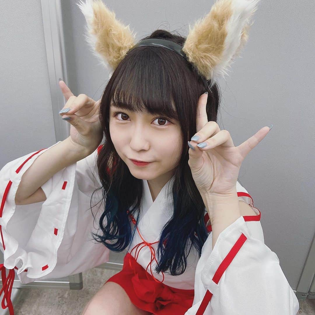 中澤莉佳子のインスタグラム：「🦊⛩ アイドルやっと楽しいなあ  #テールカラー #アイドル #コスプレ」