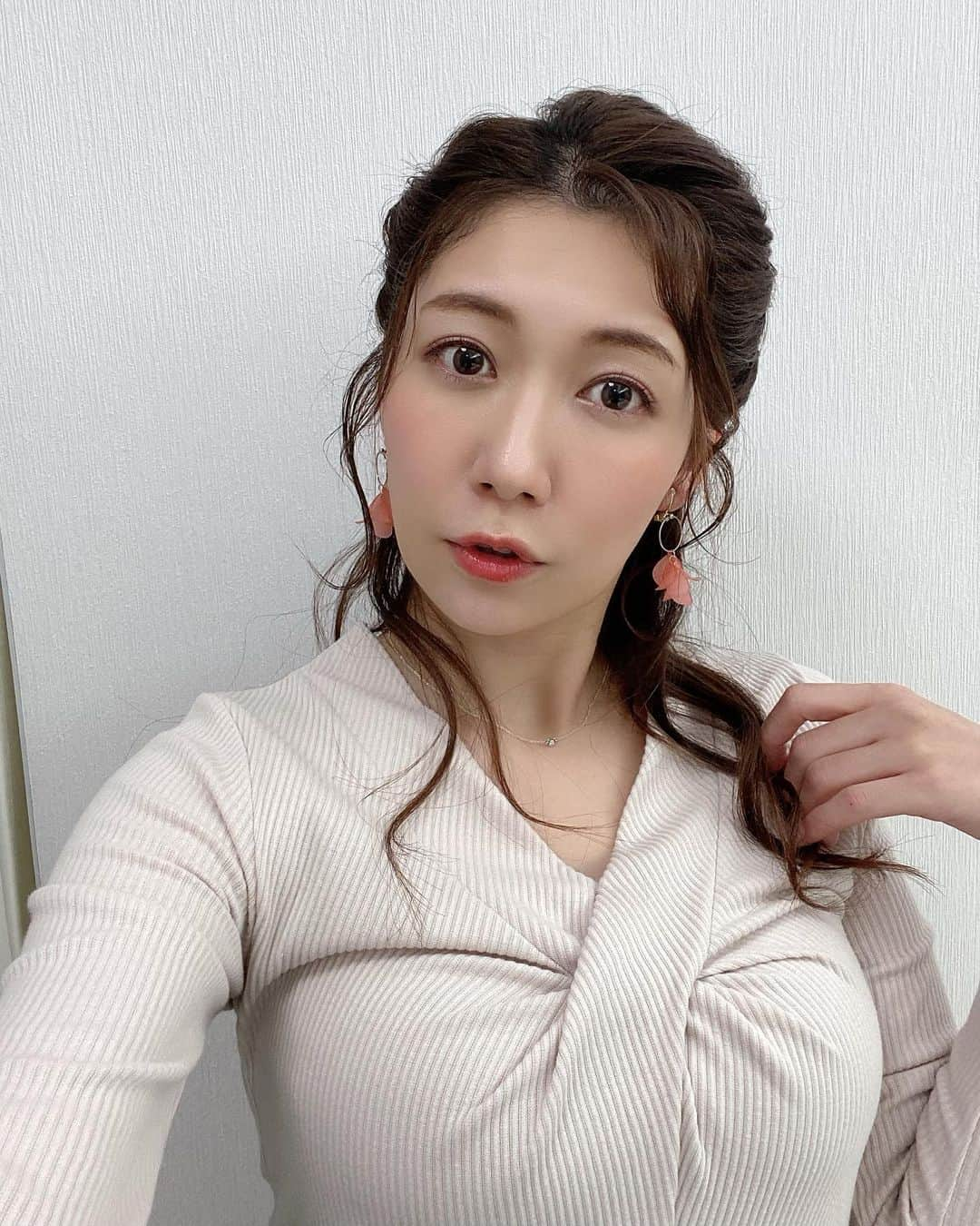 穂川果音さんのインスタグラム写真 - (穂川果音Instagram)「hairstyle  ハーフアップだよ♪」4月14日 9時44分 - hokawakanonn