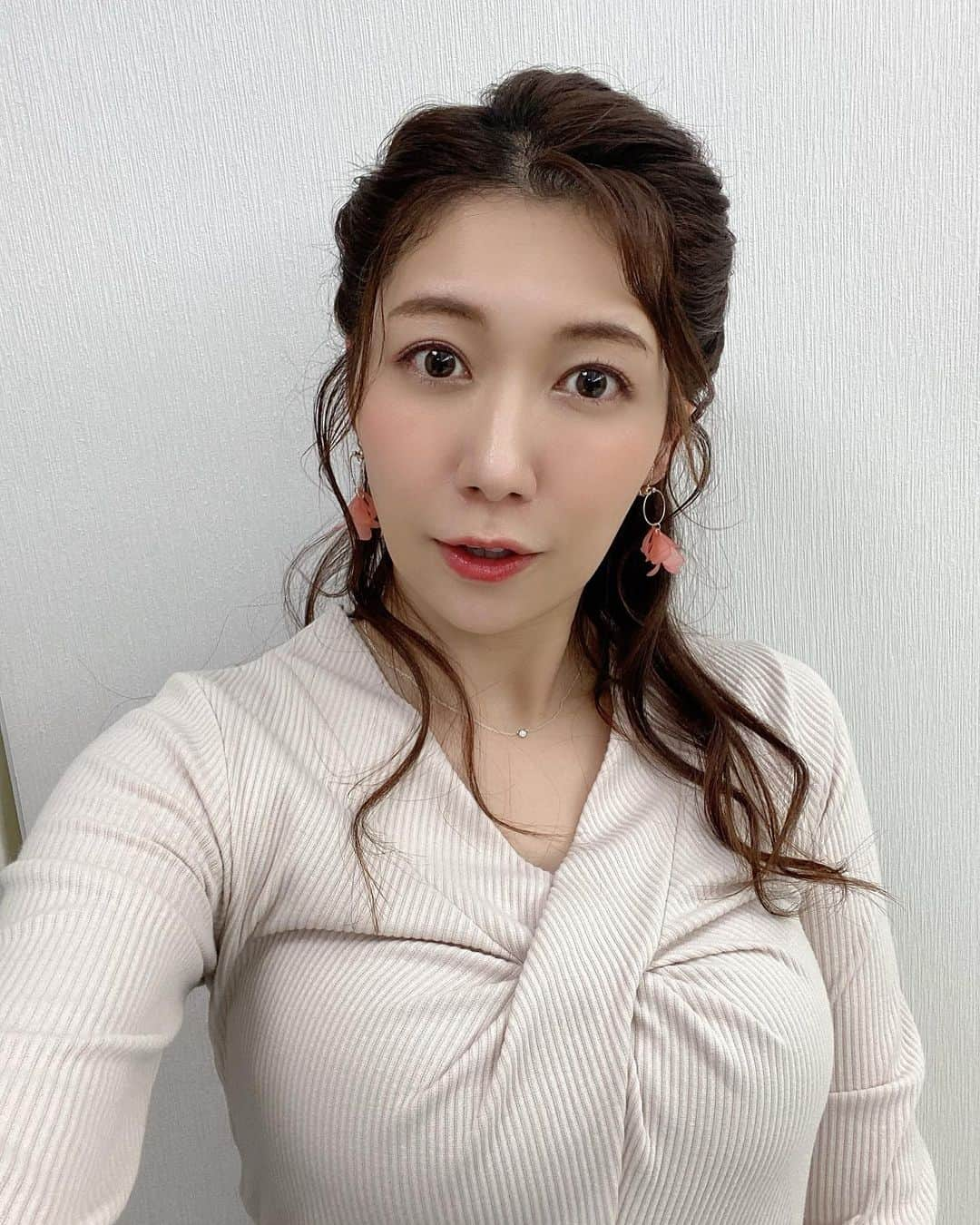 穂川果音さんのインスタグラム写真 - (穂川果音Instagram)「hairstyle  ハーフアップだよ♪」4月14日 9時44分 - hokawakanonn