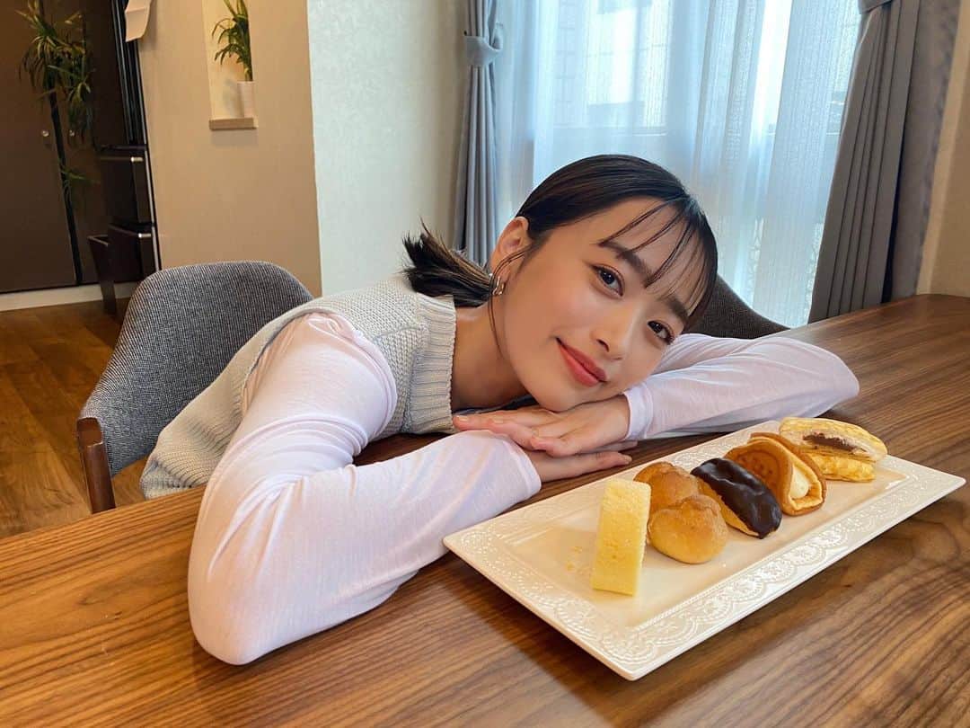 近藤千尋のインスタグラム：「とある撮影の一コマ🤤 解禁になったらまたお伝えします♥️ 今日はロケで御殿場まで…😊✨ ファッション企画📺楽しみ💓 雨だけど、☂️頑張りましょう♥️♥️  #モンテール」