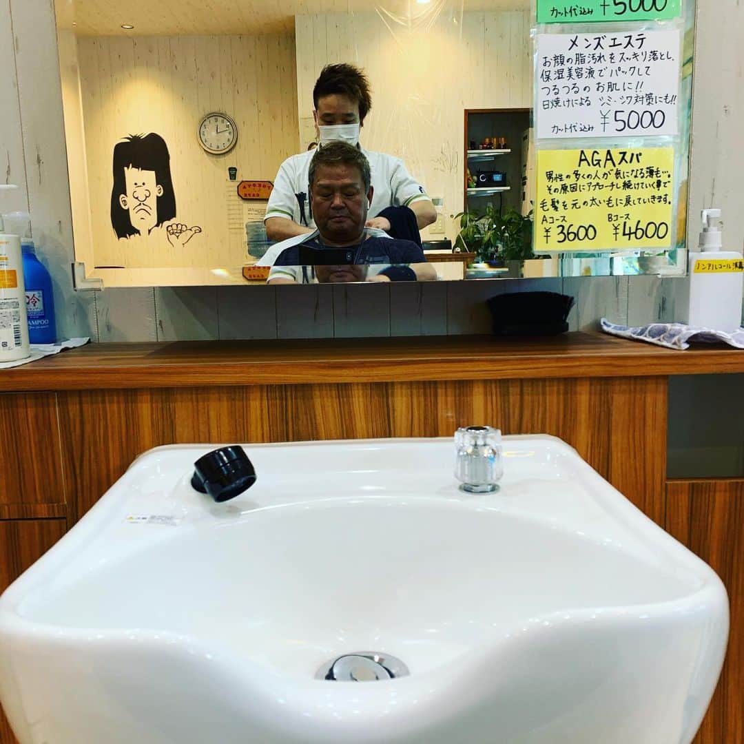 金村義明さんのインスタグラム写真 - (金村義明Instagram)「散髪&毛染め」4月14日 13時01分 - yoshiaki_kanemura