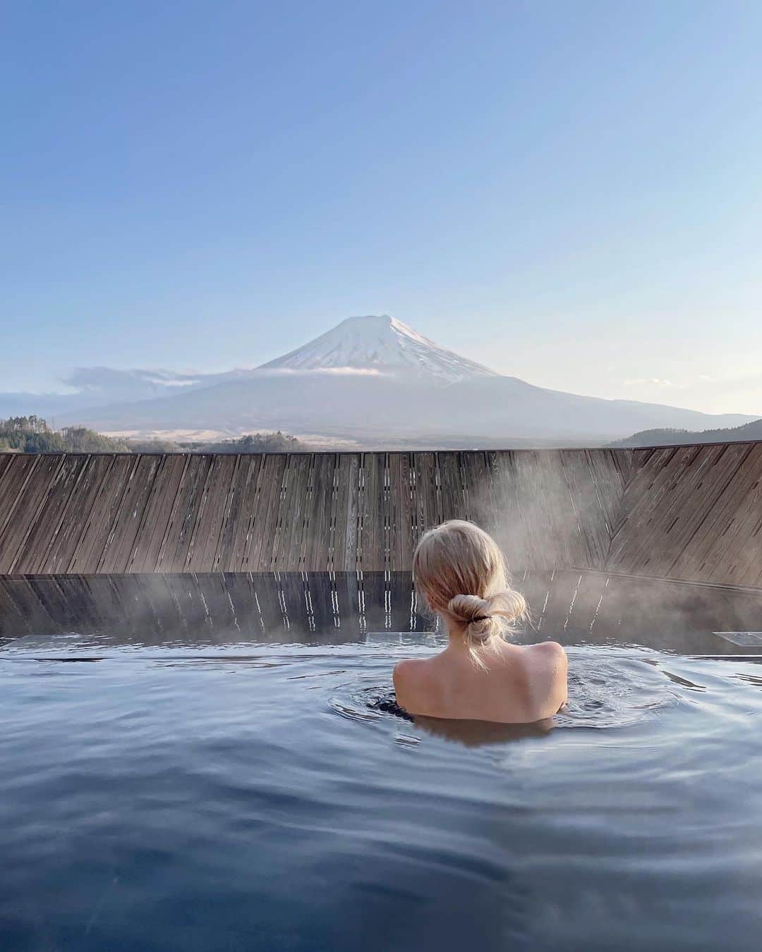 美咲あいりさんのインスタグラム写真 - (美咲あいりInstagram)「🗻﻿ ﻿ ﻿ #富士山 ﻿ #mountfuji」4月14日 13時19分 - misakiairi