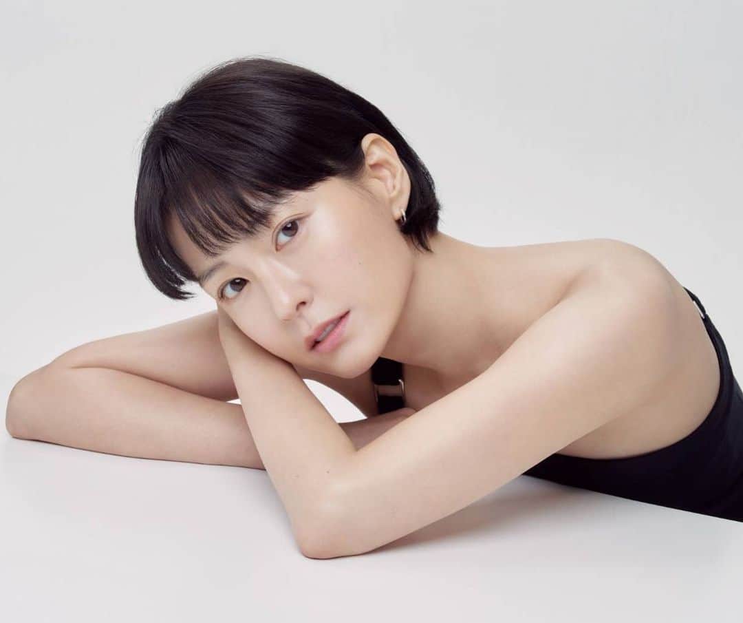 チョン・ユミのインスタグラム：「🖤🤍아비브」